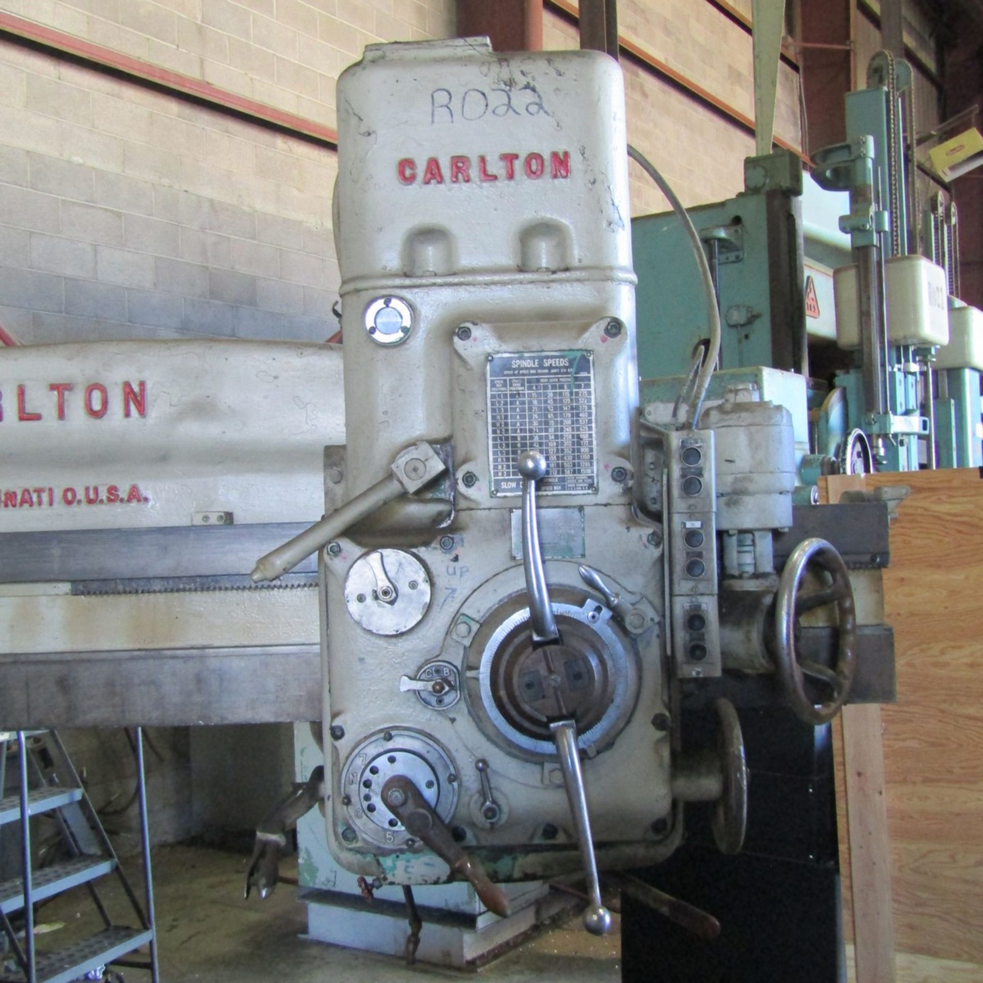 Carlton 5' x 15" Radial Arm Drill 15" Column, 5' Arm, 15 to 1500 RPM, 26" x 33" T-Slotted Box Table - Image 2 of 8