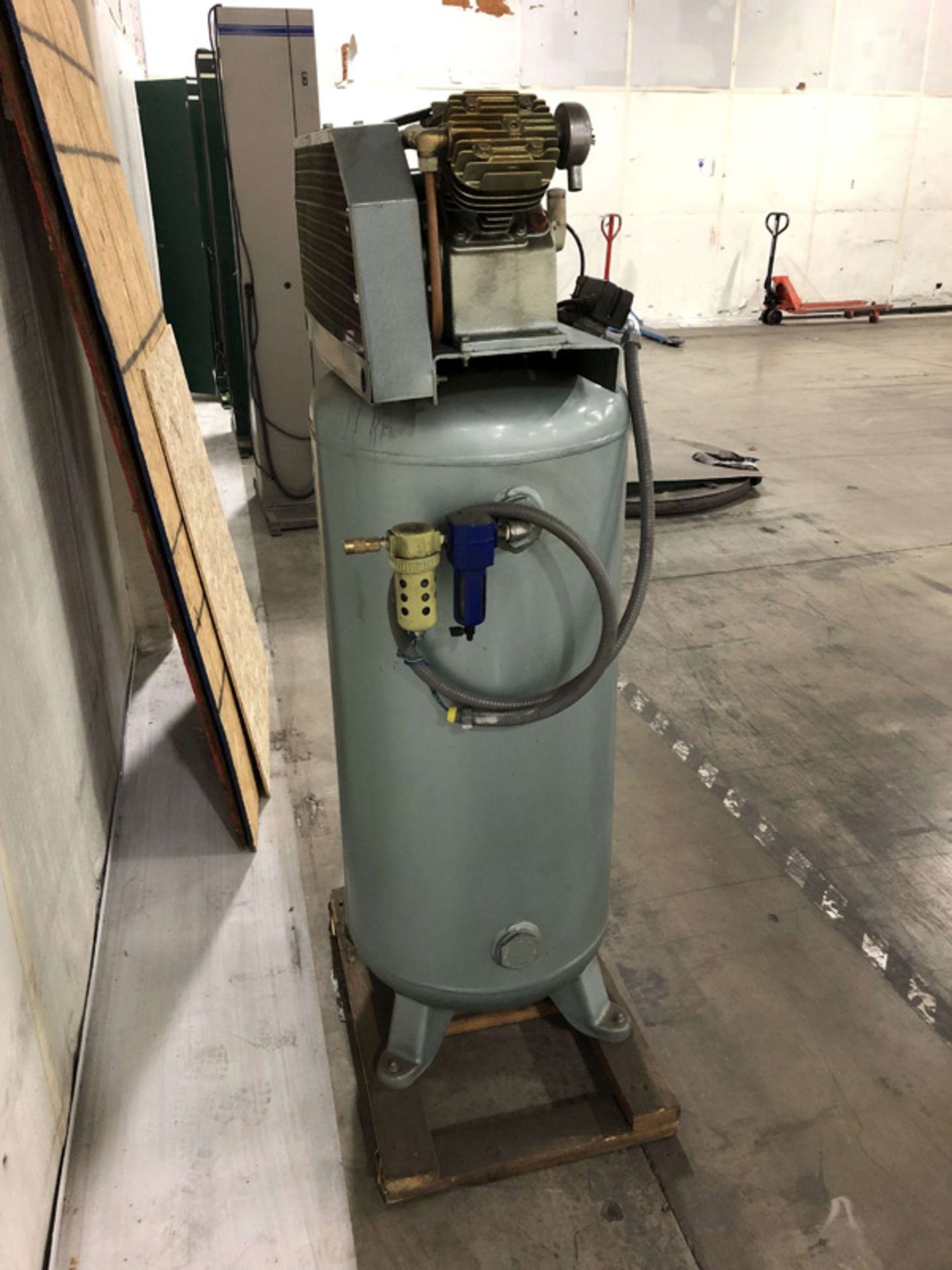 Ciasons 5 HP Air Compressor, 60 Gallon Vertical Tank, Working Pressure: 125 PSI, 14.5 CFM, Model - Image 4 of 5