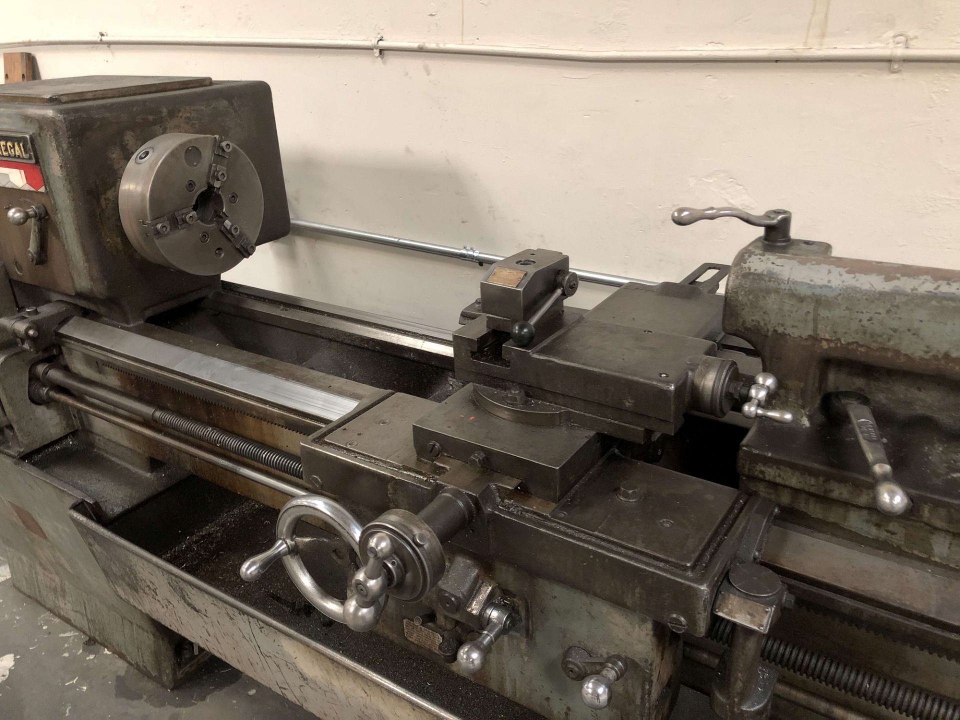 LeBlond Regal 18" x 48" Lathe, 38-1500 RPM, 1-1/2" Spindle Bore, 10" 3-Jaw Chuck, Tailstock, Tool - Image 3 of 4