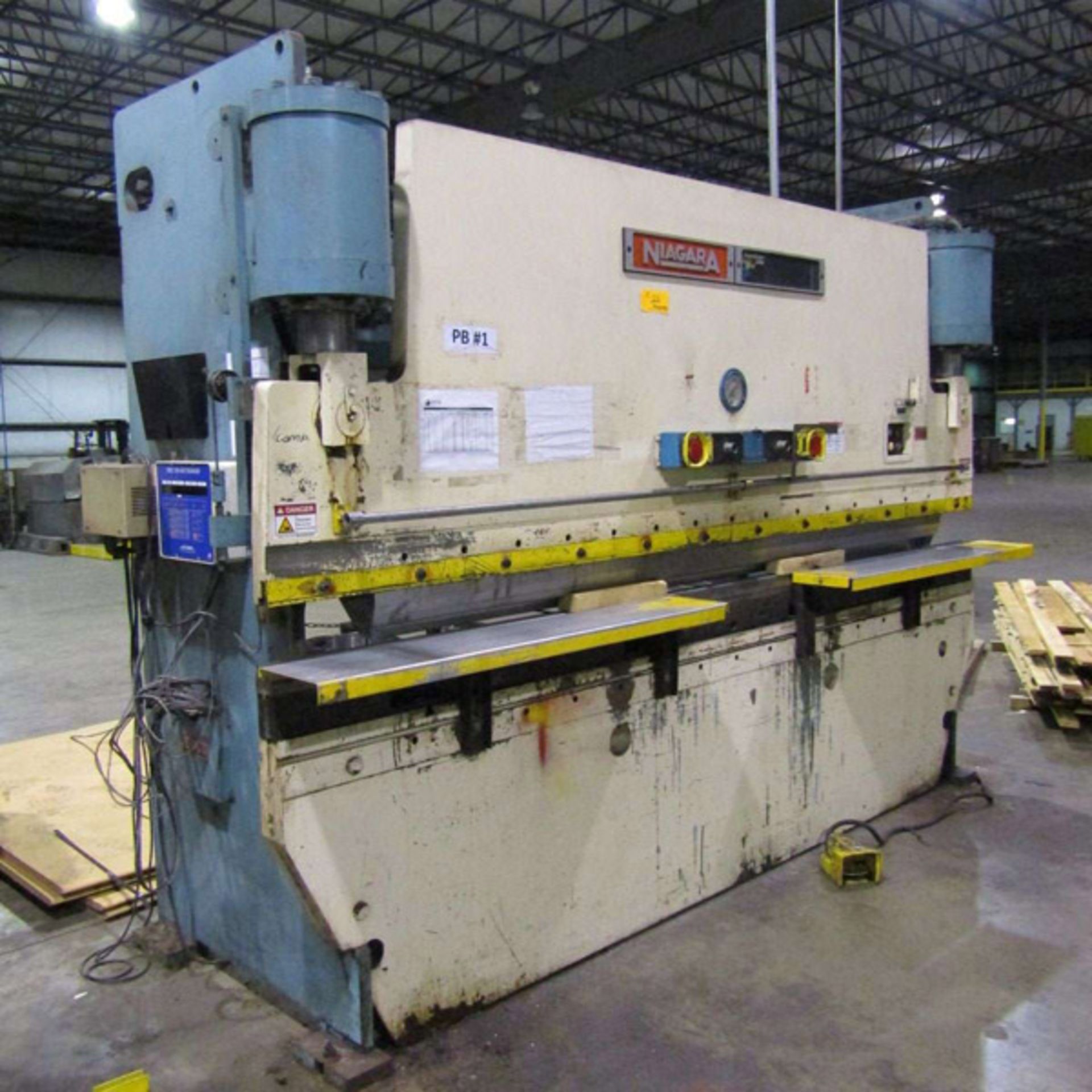 Niagara CNC Hyd. Press Brake, 135-Ton x 12' - Located In Painesville, OH - 8419 - Image 2 of 11