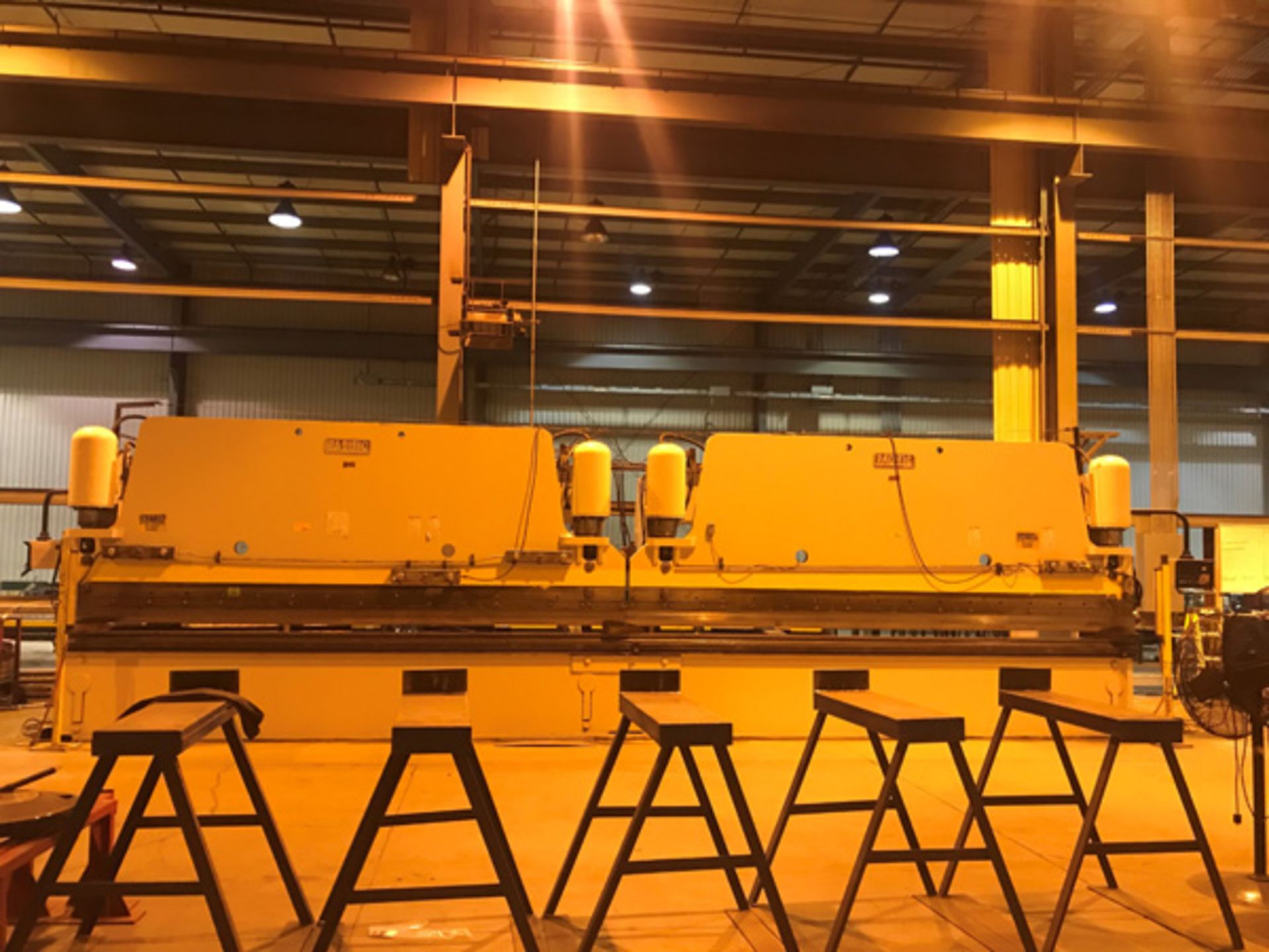 Pacific 225 Ton x 33' Pacific CNC Hydraulic Press Brake - Image 3 of 8