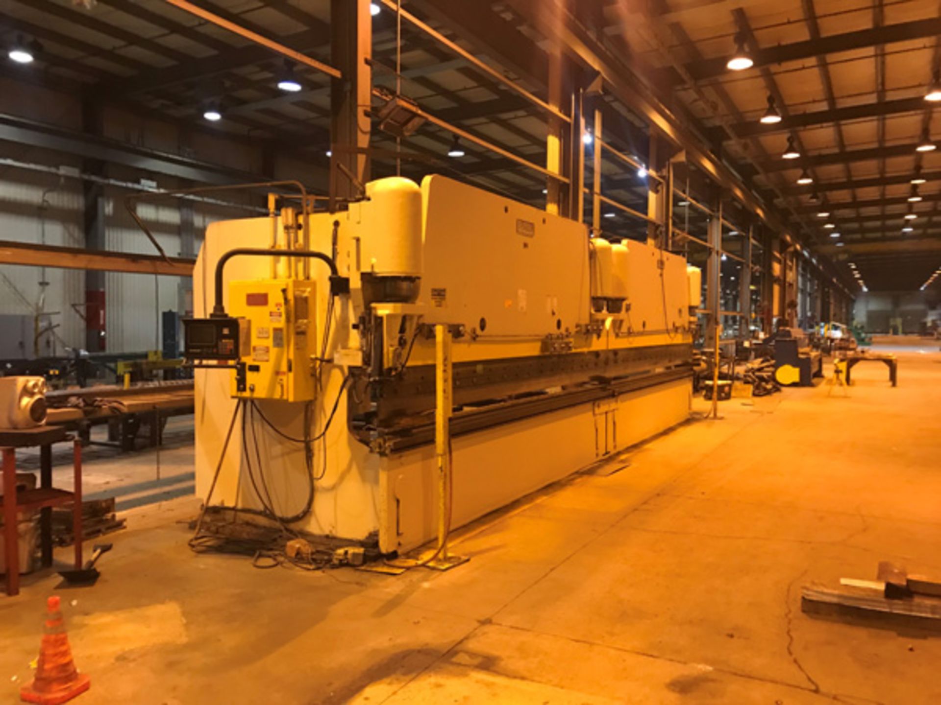 Pacific 225 Ton x 33' Pacific CNC Hydraulic Press Brake - Image 2 of 8