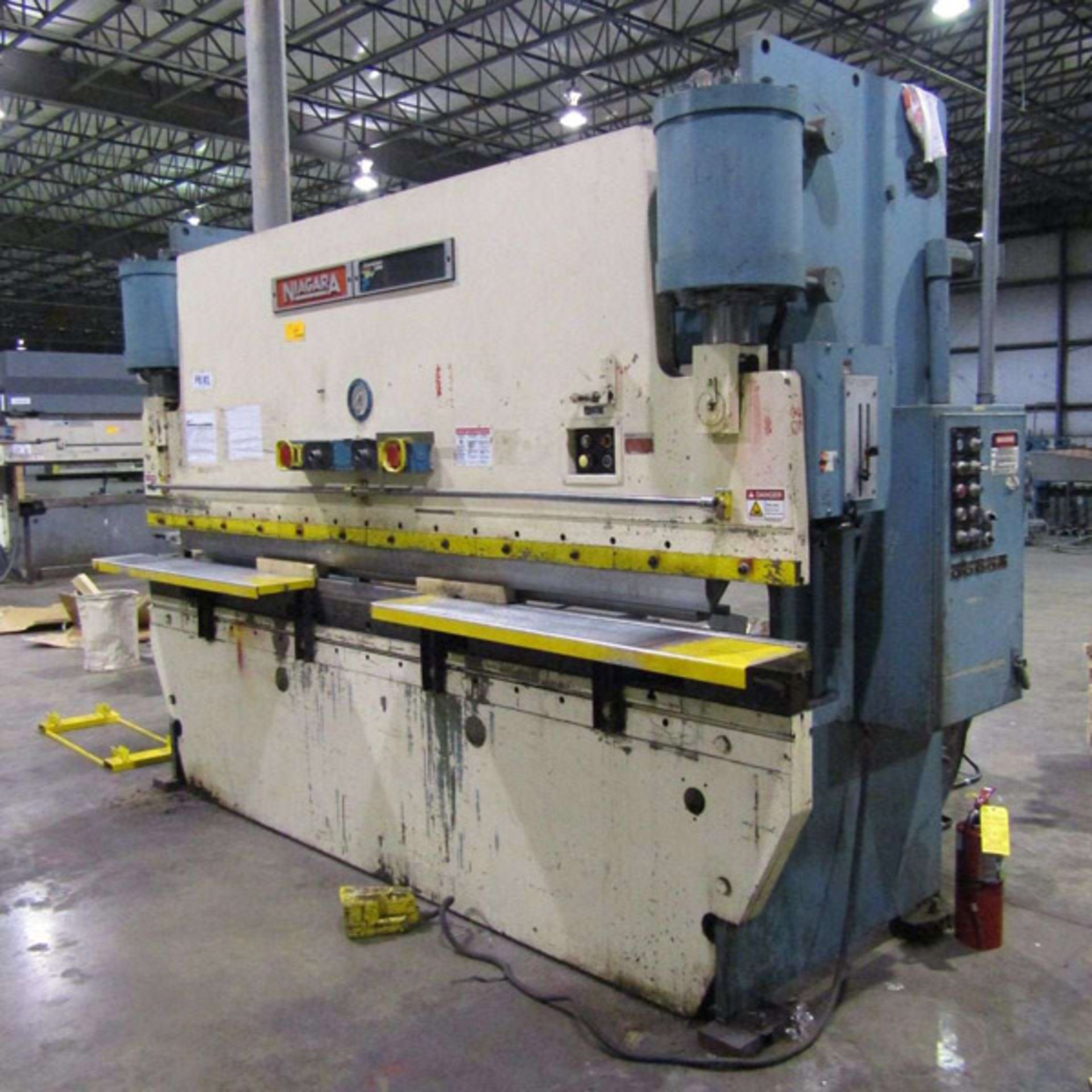 Niagara CNC Hyd. Press Brake, 135-Ton x 12' - Located In Painesville, OH - 8419 - Image 3 of 11