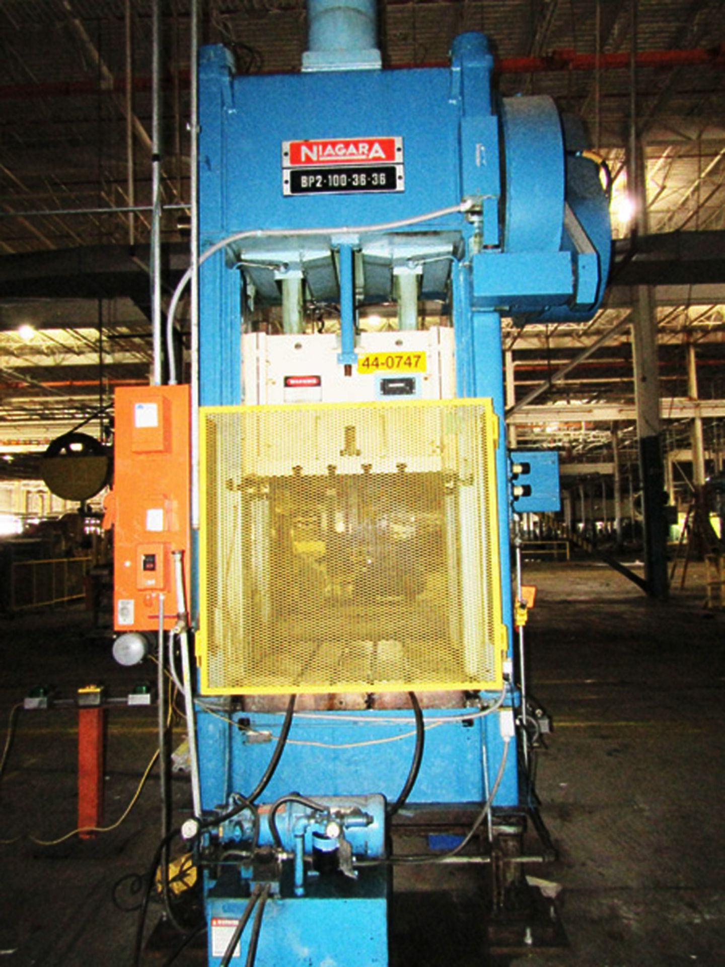 Niagara SSDC Presses, 100-Ton x 36" x 36" - Located in Painesville, OH - 7570 - Image 4 of 7