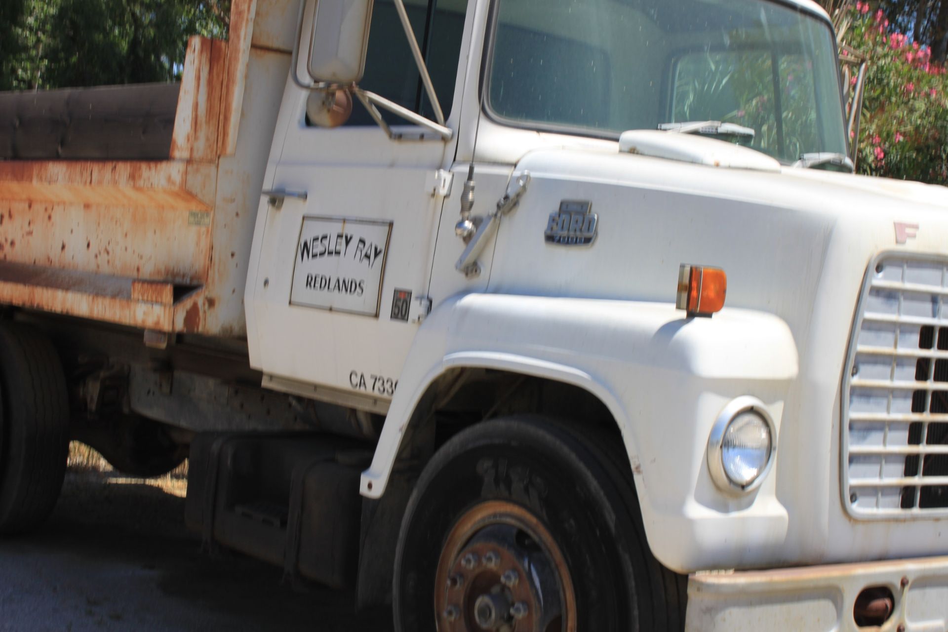 Ford 7000 Dump Truck, VIN#: 1FDXR7OV2BJ09719, Sold With Bill OF Sale Only - Image 2 of 4