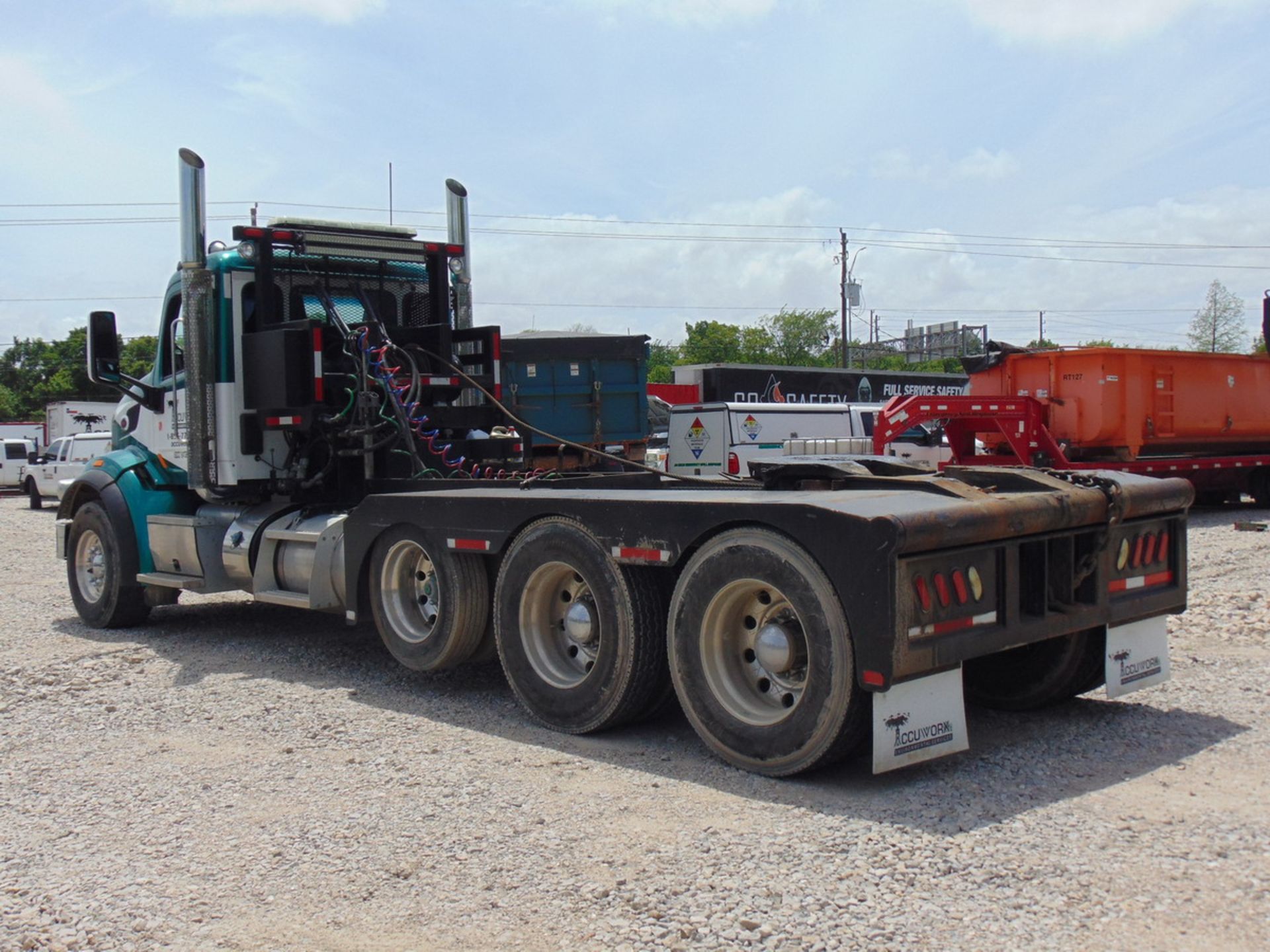 2014 Peterbilt 567 Tri/A Truck Tractor, Adjustable Fifth Wheel Miles: 225,666; Engine: 2013 - Image 4 of 18