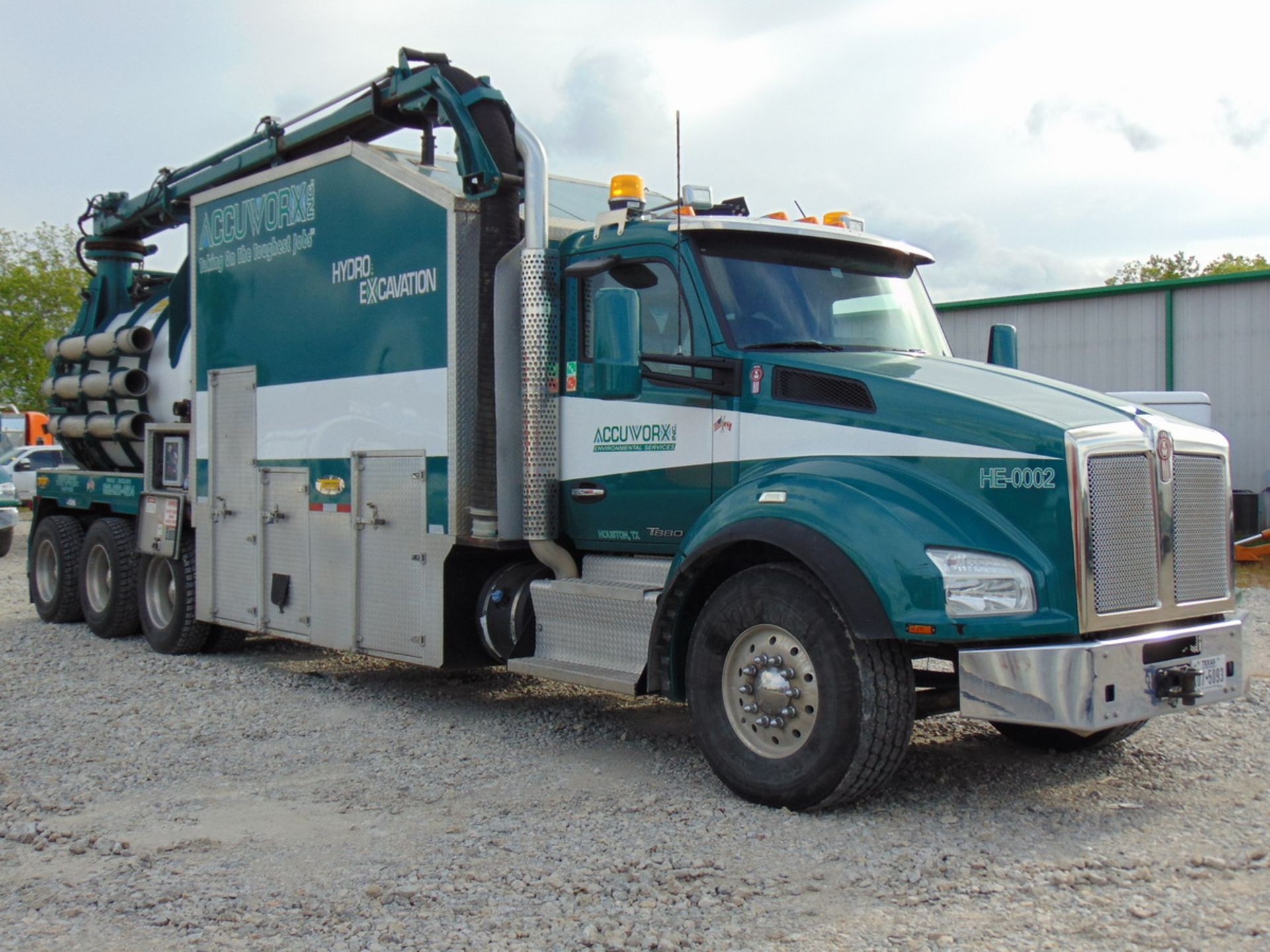 2017 Kenworth T880 Tri Drive Terra-Vex Hydro Excavation Truck (Transway Systems), Miles: 15,036 ; - Image 2 of 21