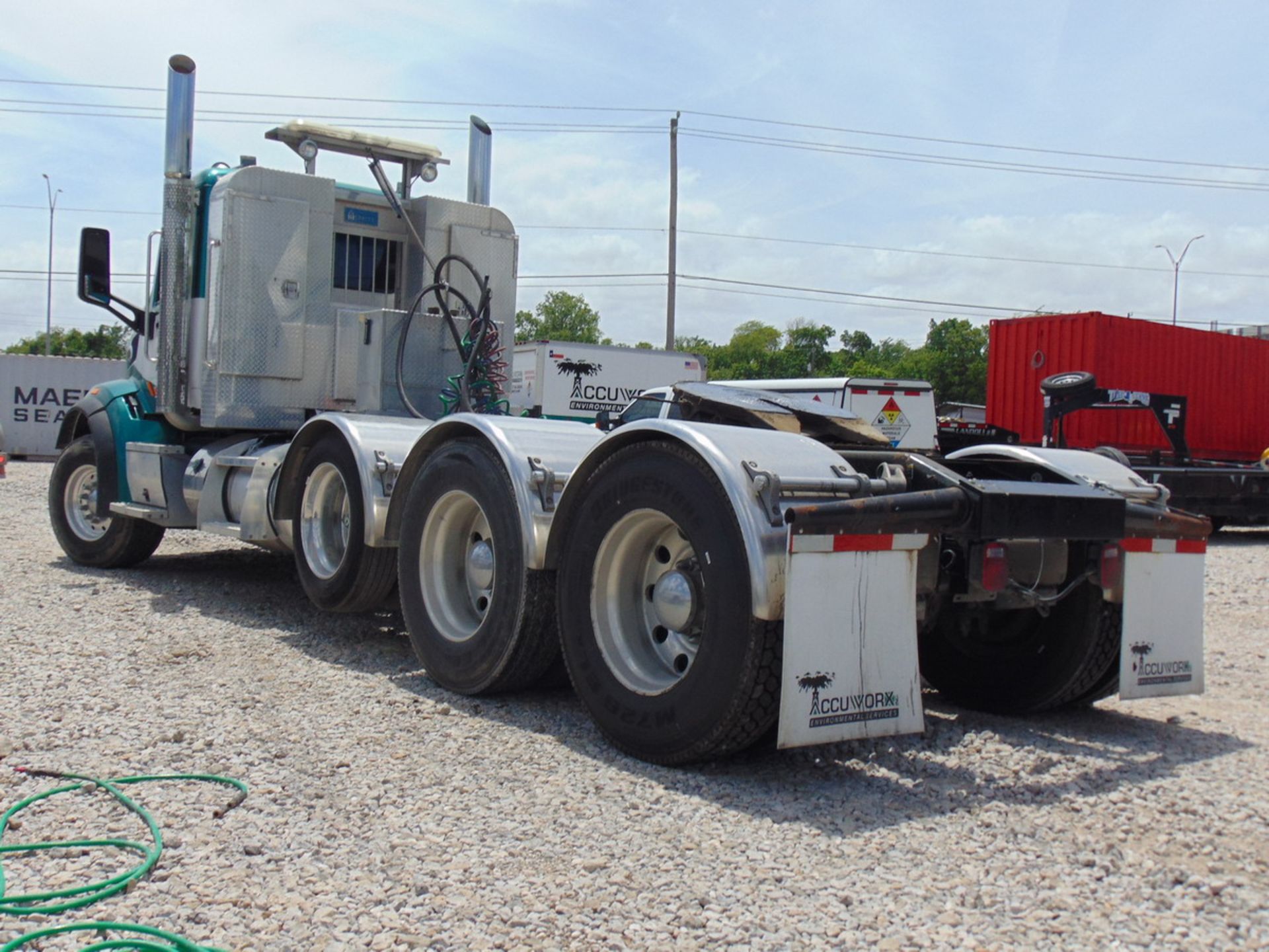 2015 Peterbilt 567 Tri/A Truck Tractor, Adjustable Fifth Wheel, Miles: 280,112; Engine: Mfg.-Cummins - Image 4 of 17