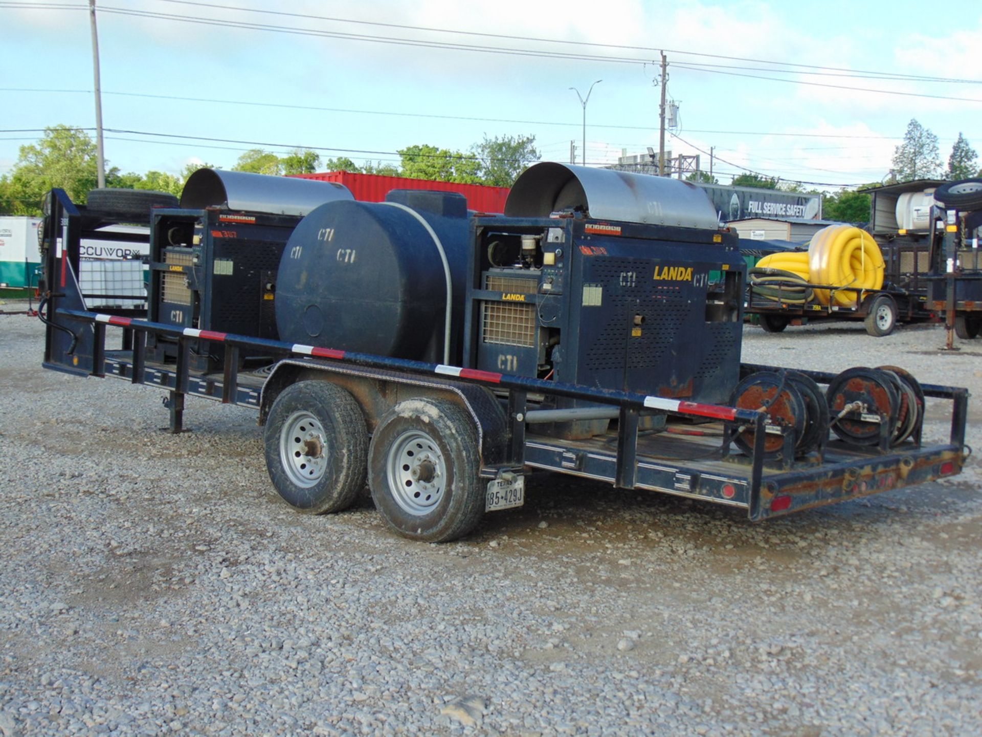 2014 Tiger Utility 20' T/A Gooseneck Flat Bed Trailer (2) Landa 3,200 PSI 6.3 GPM Hot Water Pressure - Image 4 of 14