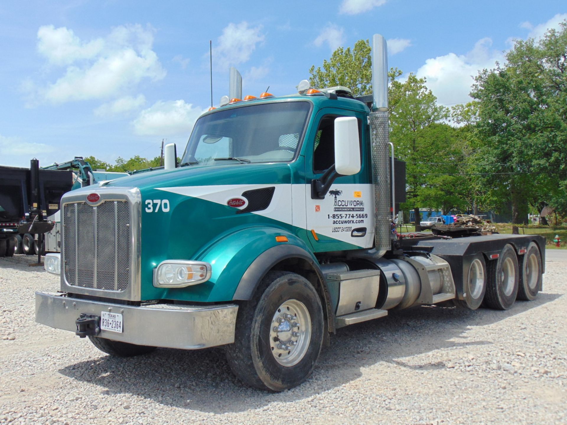 2014 Peterbilt 567 Tri/A Truck Tractor, Adjustable Fifth Wheel Miles: 225,666; Engine: 2013