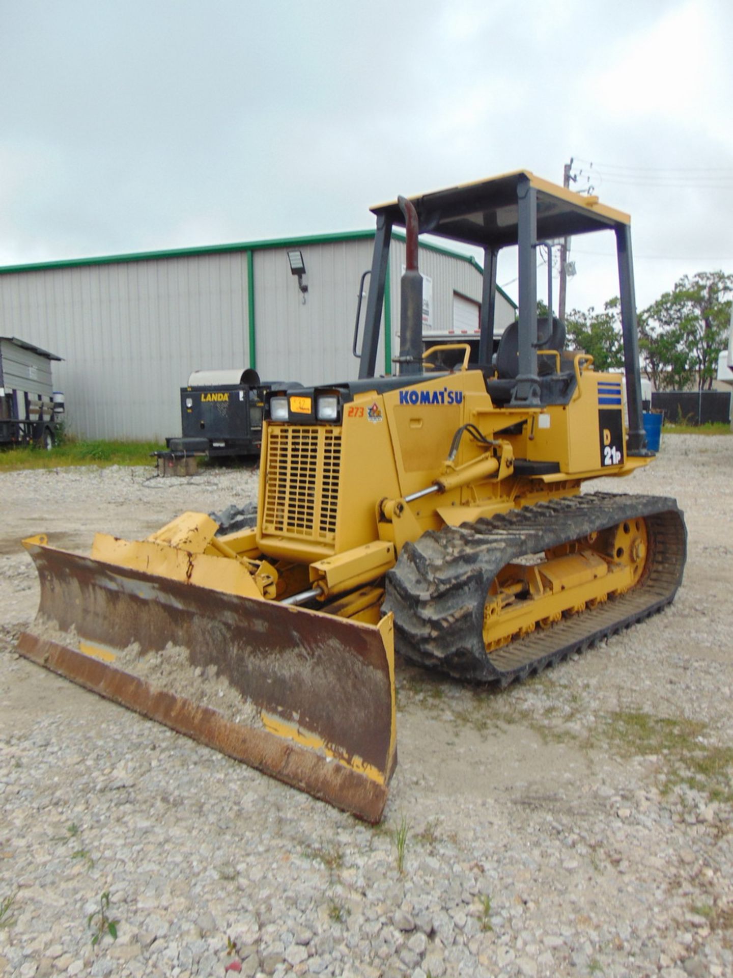 Komatsu D-21P Crawler Dozer 907.2 Hrs, Vin: KMT0D057H01083392 S/N 83392 - Image 4 of 11