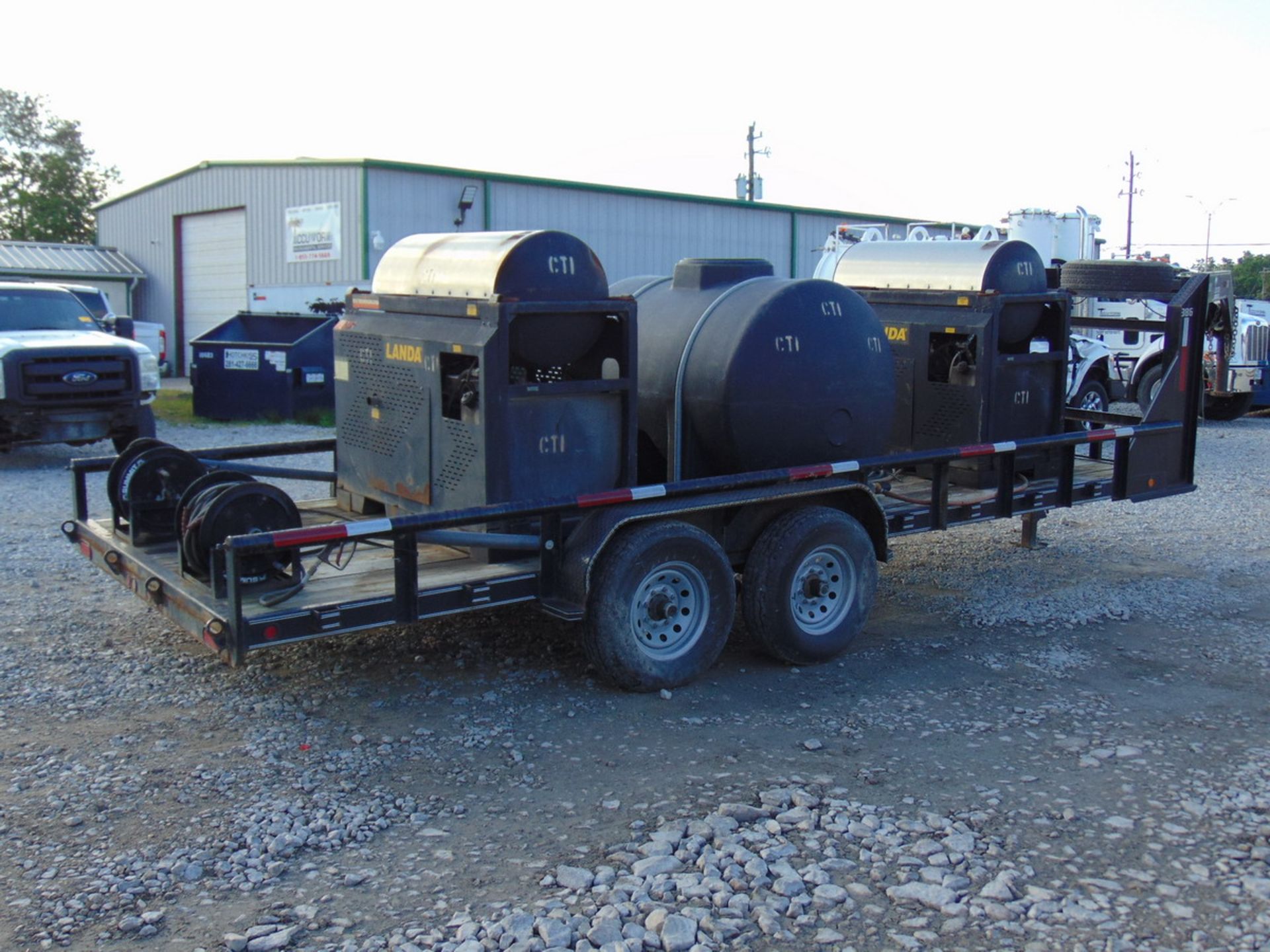 2014 Tiger Utility 20' T/A Gooseneck Flat Bed Trailer (2) Landa 3,200 PSI 6.3 GPM Hot Water Pressure - Image 3 of 14