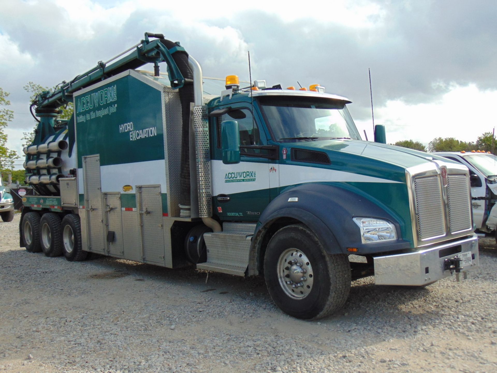 2017 Kenworth T880 Tri Drive Terra-Vex Hydro Excavation Truck (Transway Systems), Miles: 13,960 ; - Image 2 of 17