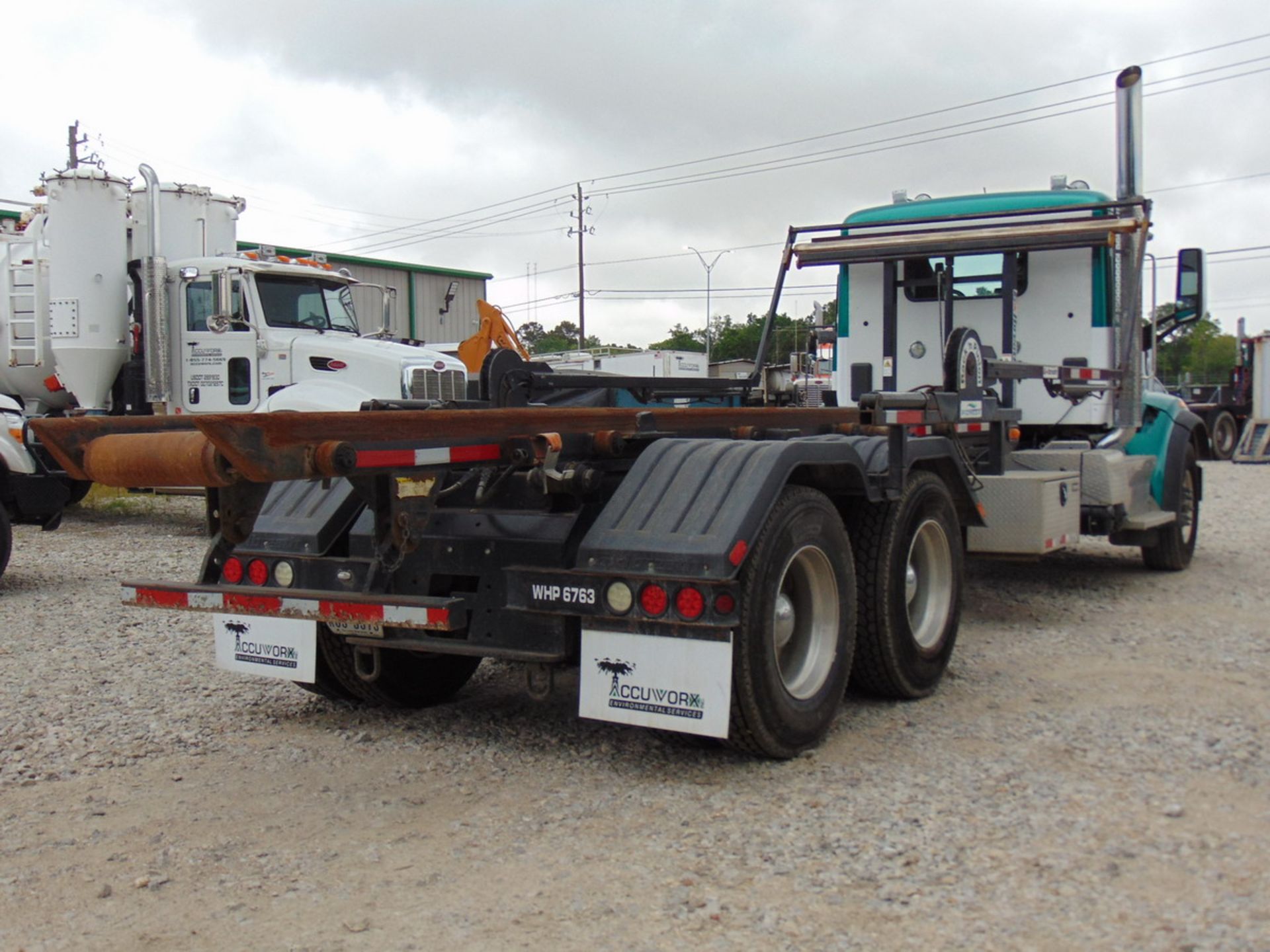 2016 Peterbilt 567 T/A Roll-Off Truck Miles: 57,743 ; Cummins ISX15 450 Engine, 450 HP, 10-Speed - Image 3 of 18