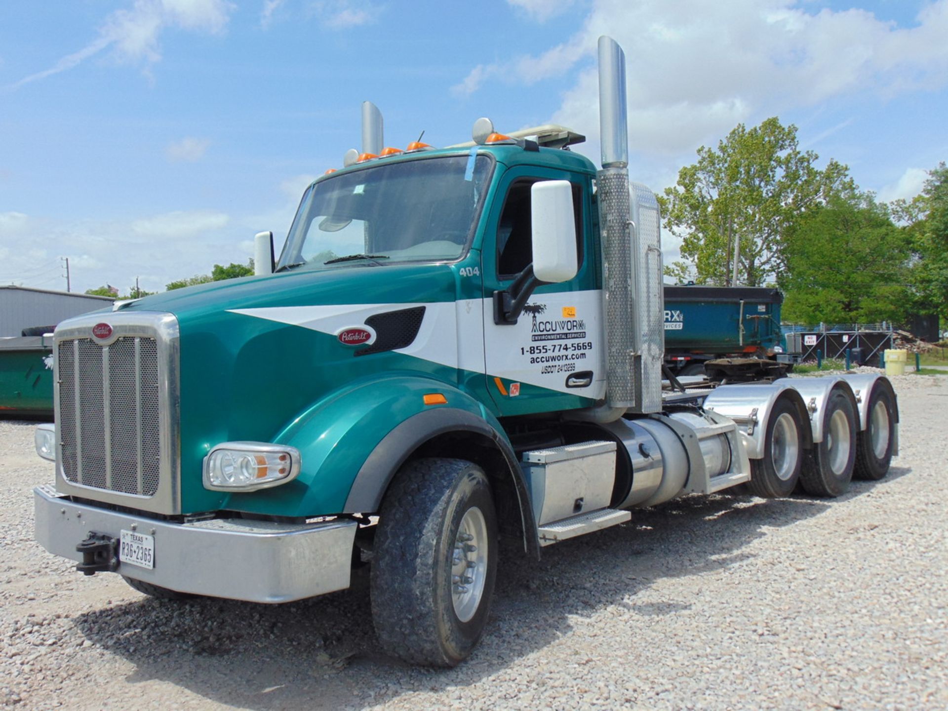 2015 Peterbilt 567 Tri/A Truck Tractor, Adjustable Fifth Wheel, Miles: 280,112; Engine: Mfg.-Cummins