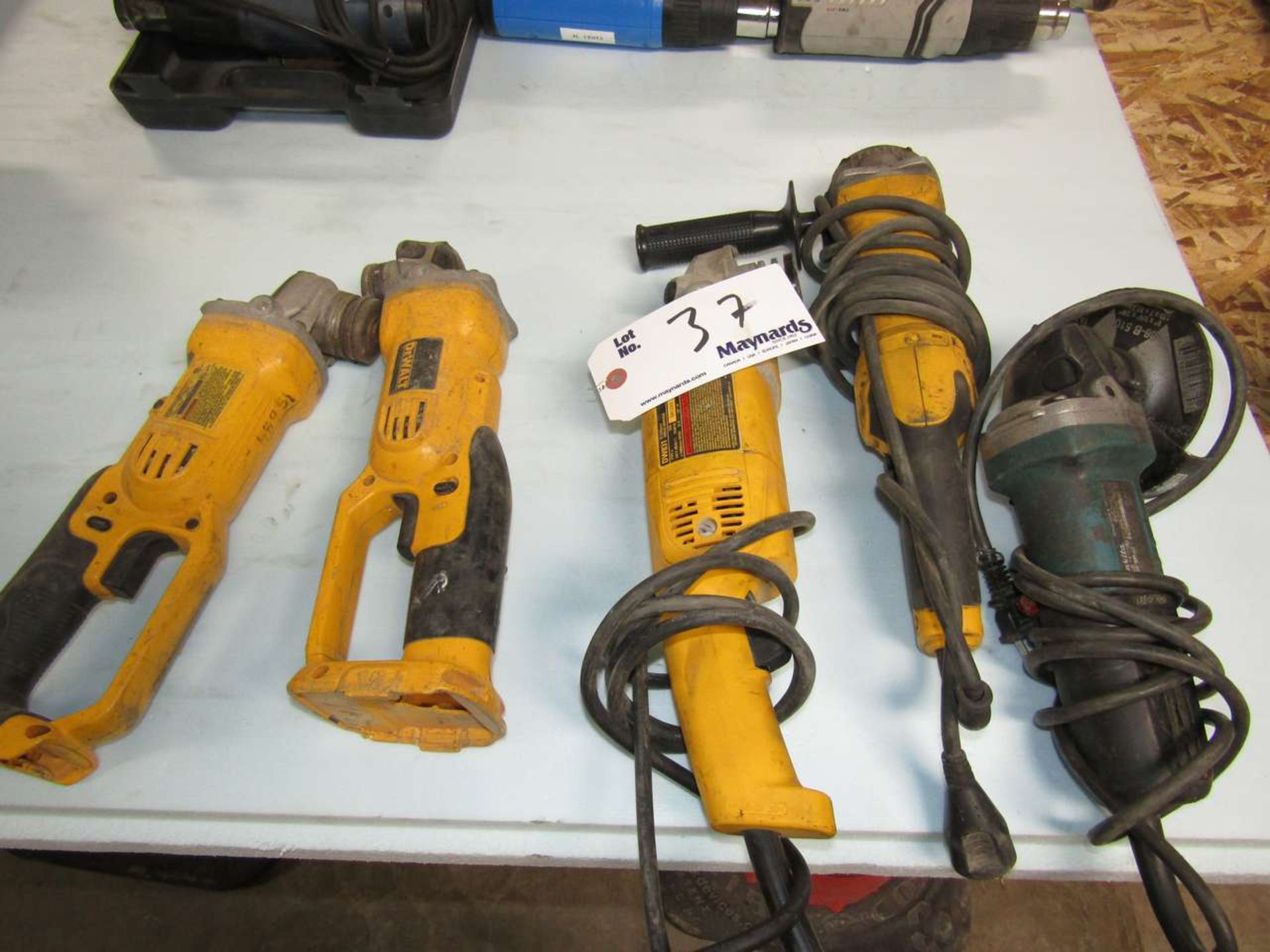 DeWalt Approx.: 4 Grinders