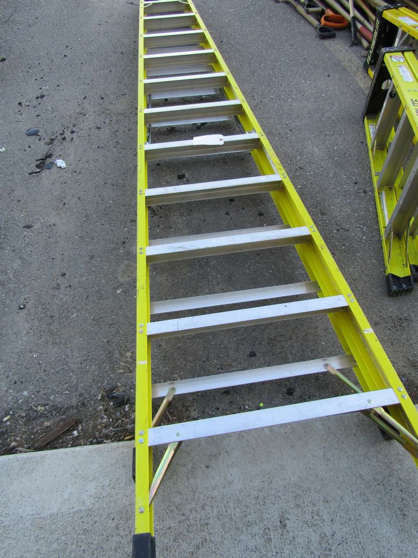 12' Step Ladder Featherlite