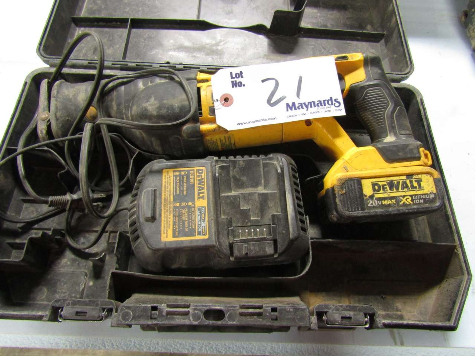 DeWalt DCS380 & DWE305 Reciprocating Saws