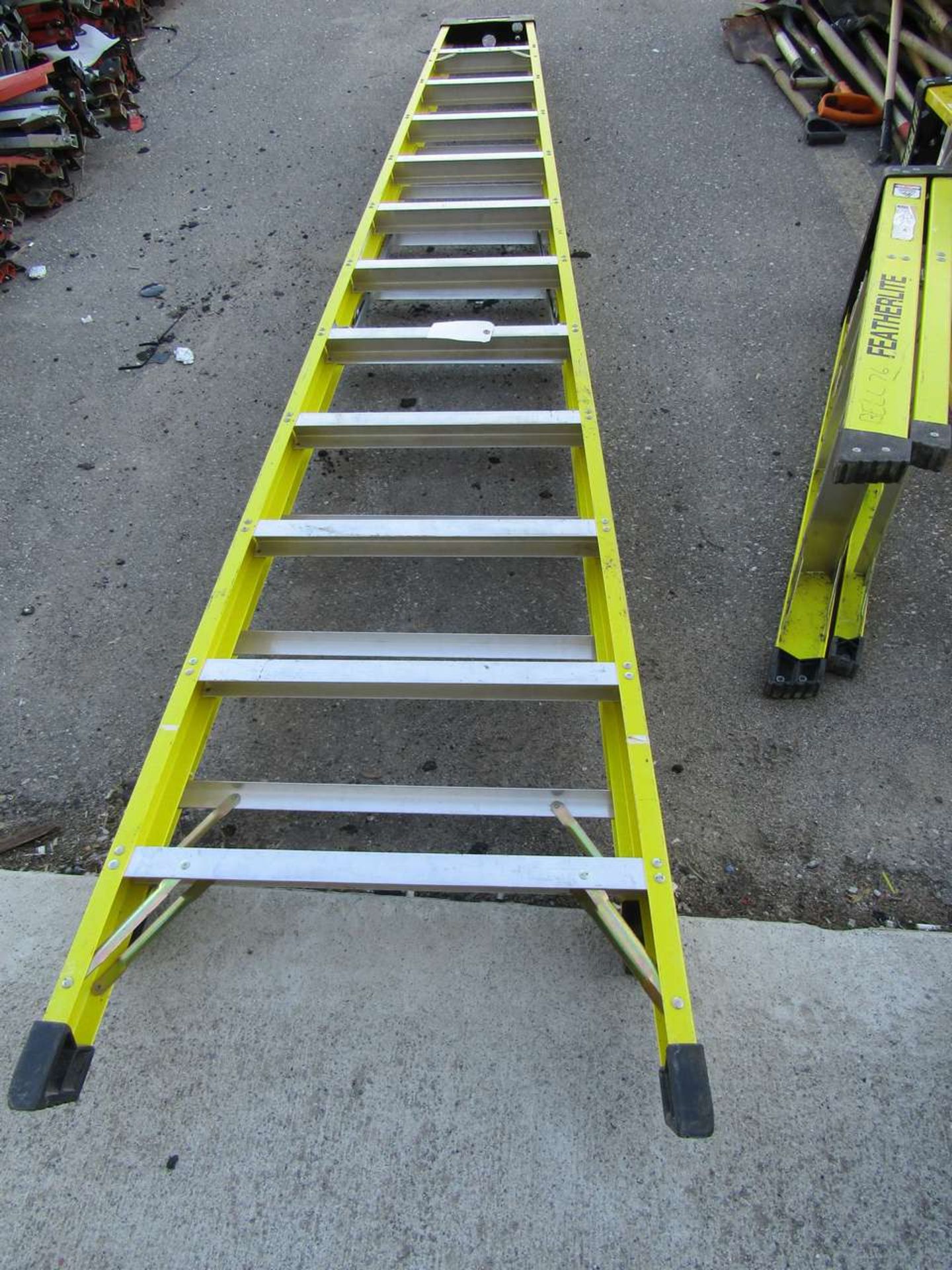 12' Step Ladder Featherlite