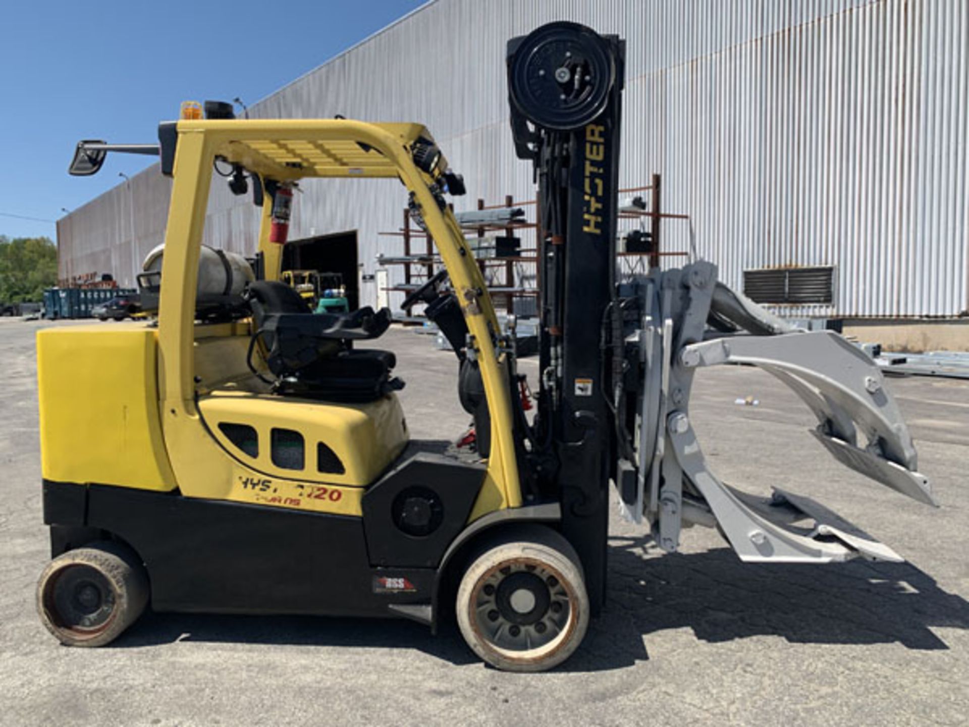 12,000 LB HYSTER ROLL CLAMP TRUCK S120FTPRS W/ 60" OD ROLL CLAMP Mfg: 2012- Model: S120FTPRS- - Image 5 of 10