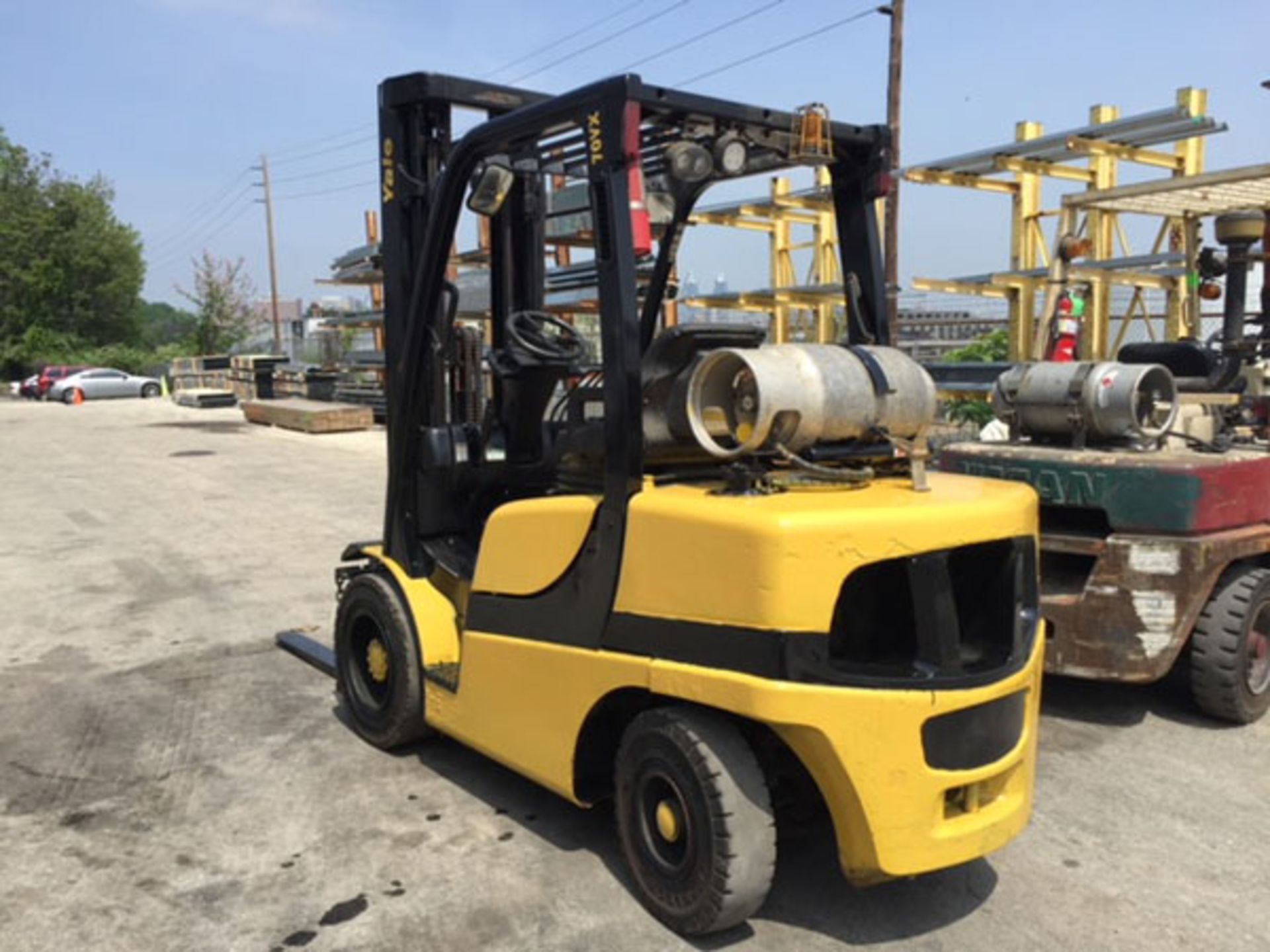 7,000 LB YALE FORKLIFT MDL. GLP070 MFG. 2015 ONLY 3,500 HOURS- Model: GLP070VXNLSE101- Serial: - Image 3 of 8