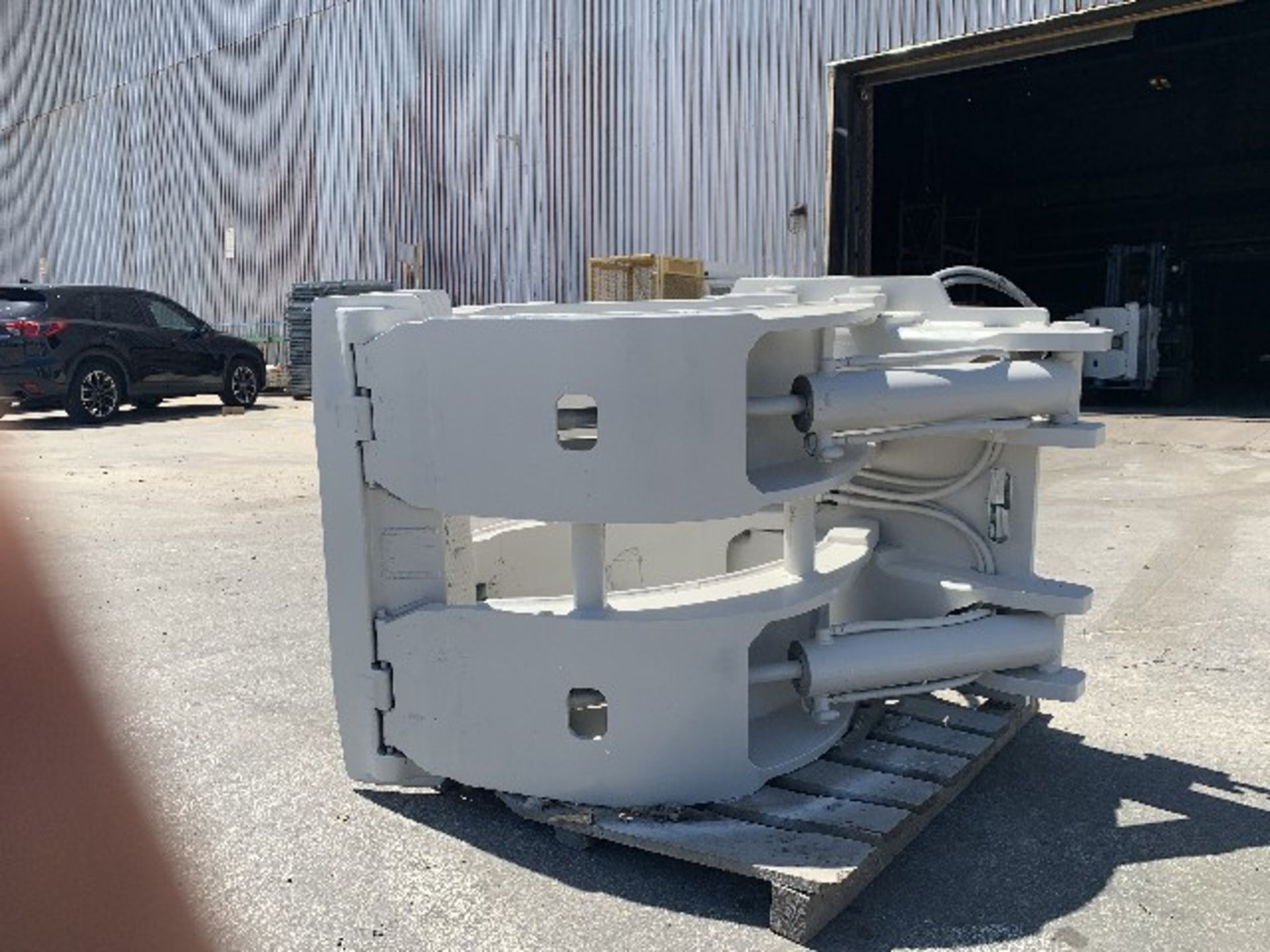 60" CASCADE PAPER ROLL CLAMP MODEL F100F-RCP-63996, MFG. 2014, Serial: 1848300-T1, Capacity: 10,