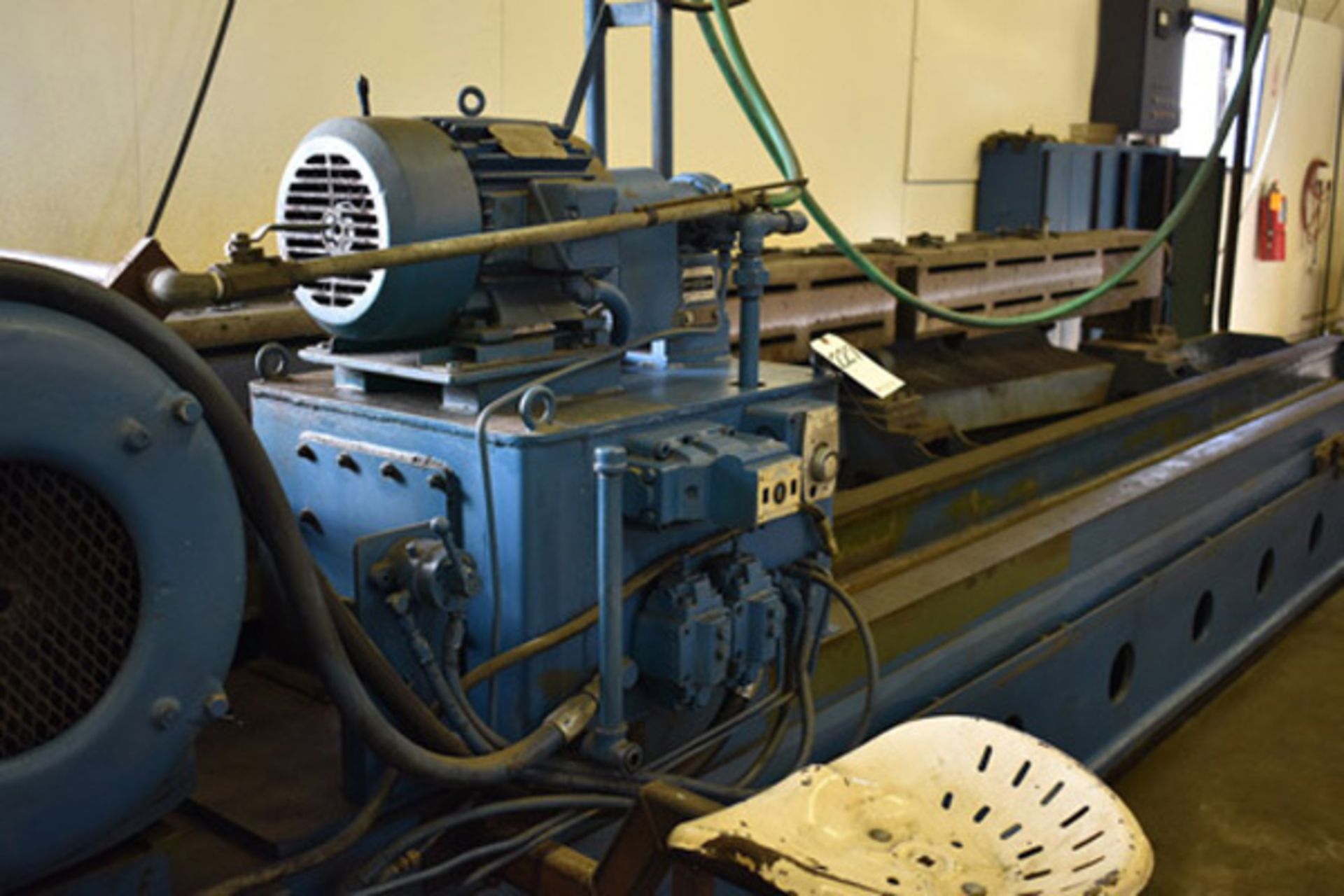 Hanchett Traveling Wheel Knife Grinder, 212", Mdl: AK-212C, S/N: AK316, Located In: Painesville, OH - Image 7 of 9