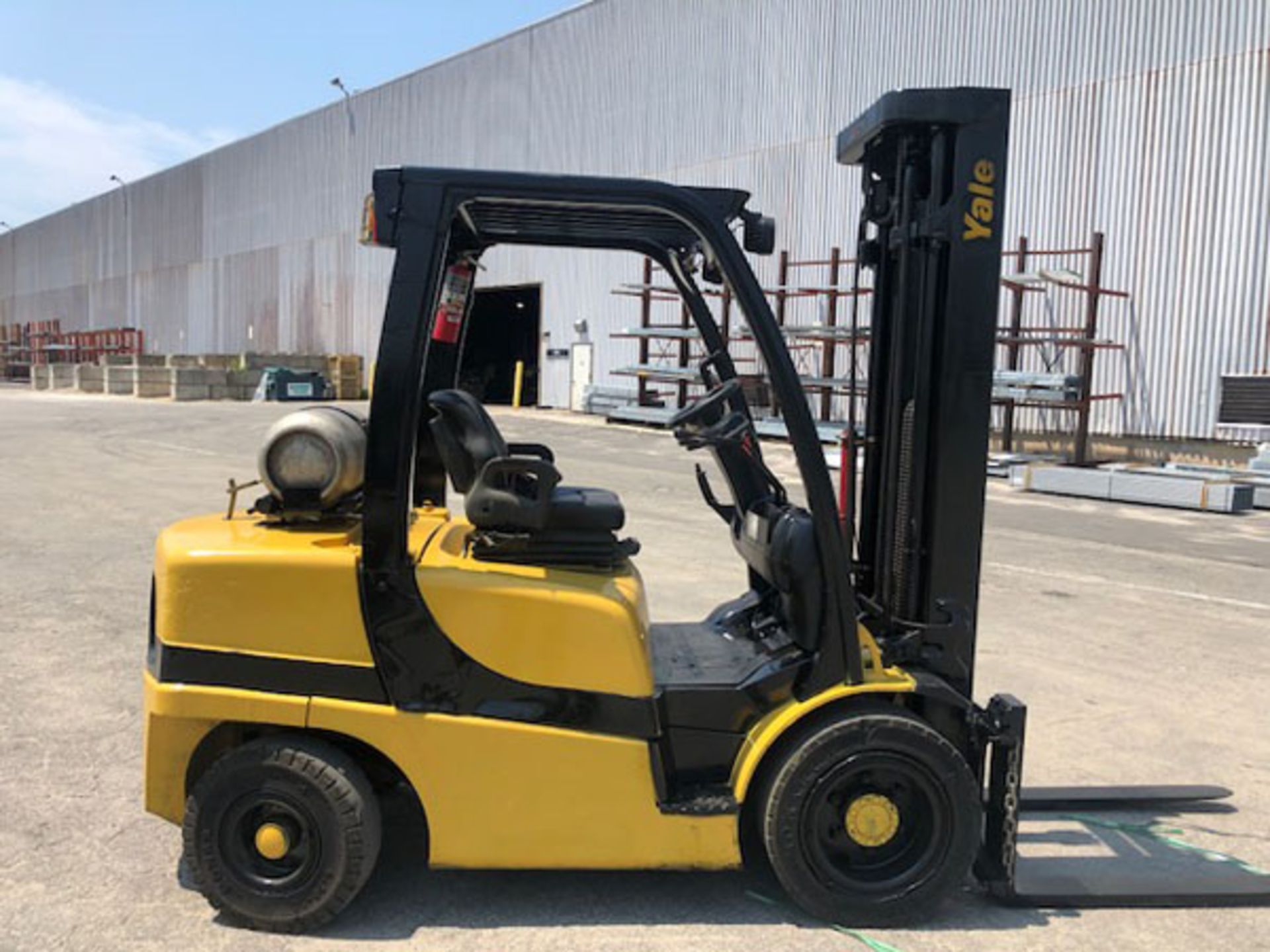 7,000 LB YALE FORKLIFT MDL. GLP070 MFG. 2015 ONLY 3,500 HOURS- Model: GLP070VXNLSE101- Serial: - Image 6 of 8