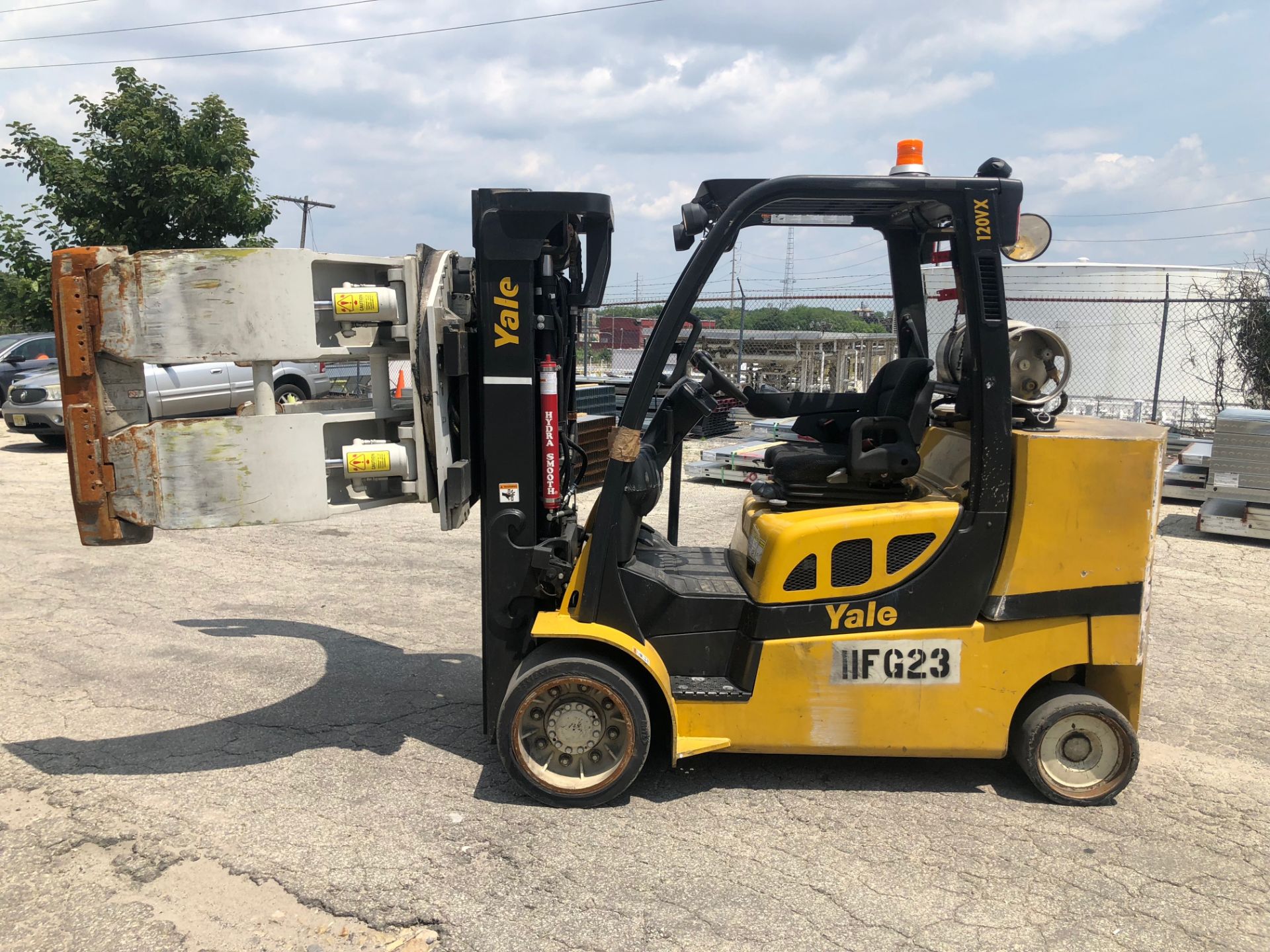 12,000 LB. YALE MODEL GLC120VX FORKLIFT W/ 72" CASCADE ROLL CLAMP- Model: GLC120VX- Serial: N/A- - Image 2 of 15