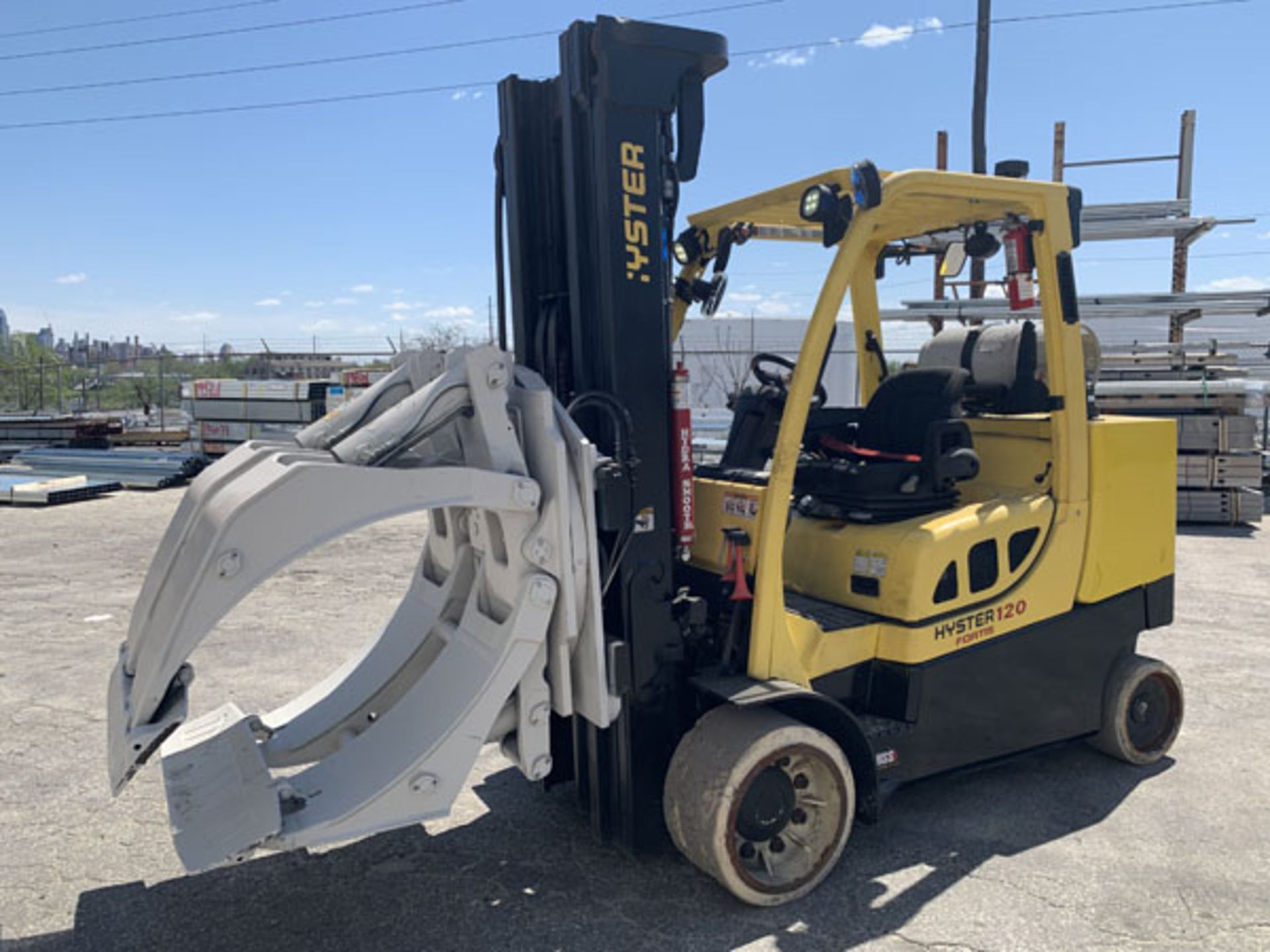 12,000 LB HYSTER ROLL CLAMP TRUCK S120FTPRS W/ 60" OD ROLL CLAMP Mfg: 2012- Model: S120FTPRS- - Image 2 of 10