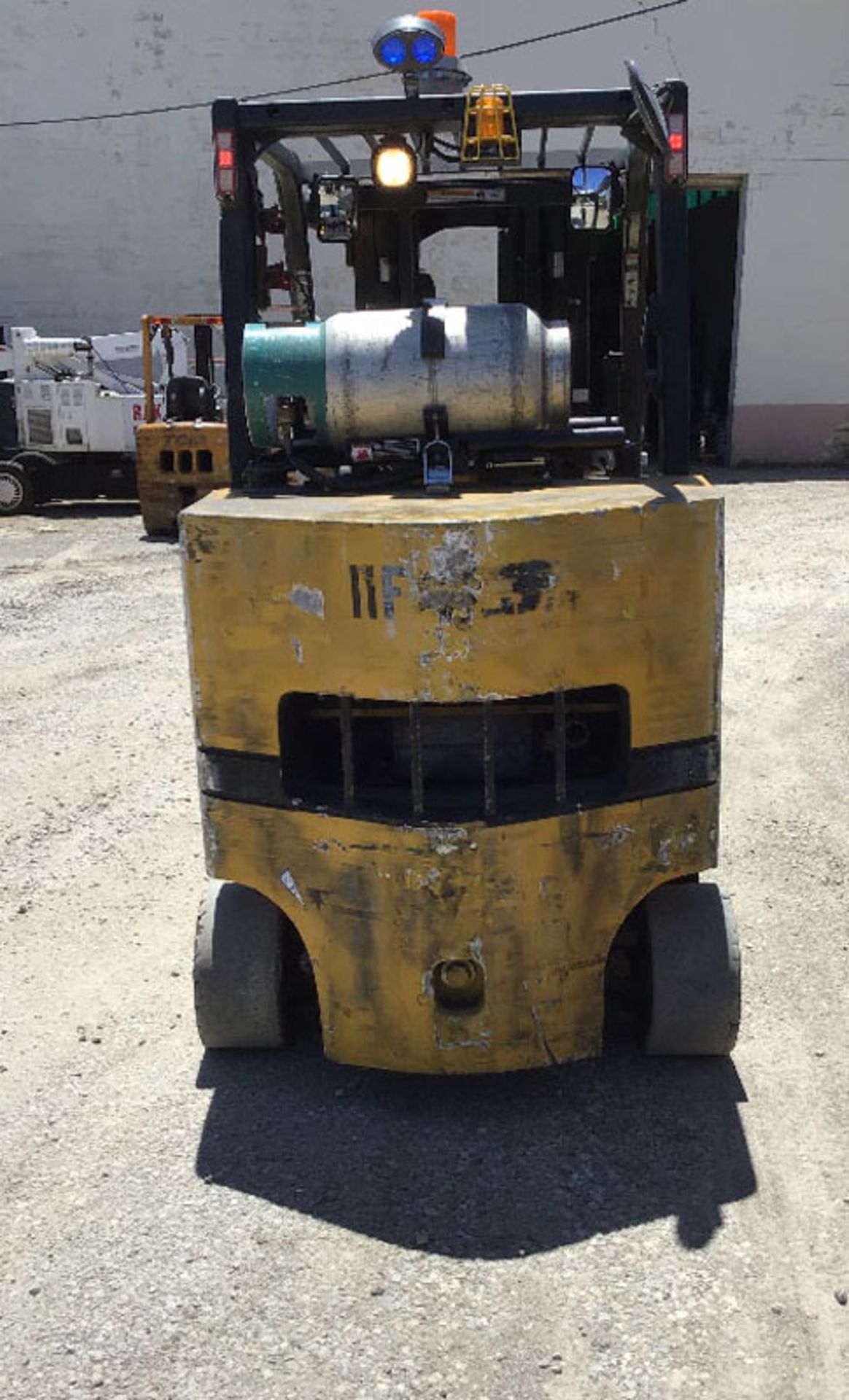 12,000 LB. YALE MODEL GLC120VX FORKLIFT W/ 72" CASCADE ROLL CLAMP- Model: GLC120VX- Serial: N/A- - Image 3 of 15