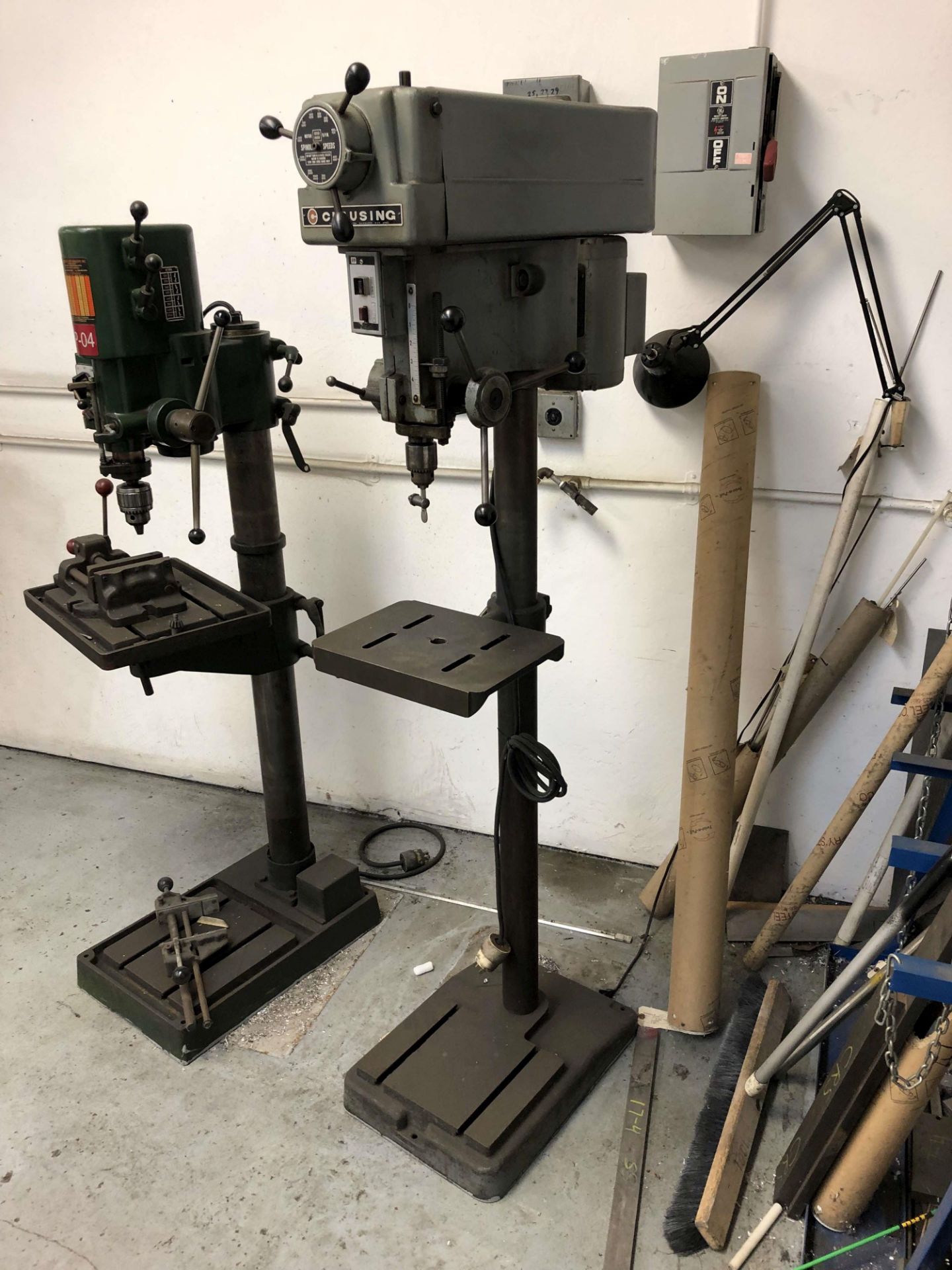 Clausing 15" Floor Drill Press, Model 1670, 330 to 4000 RPM, 3/4 HP, Table: 14" L to R, 10" F to - Image 2 of 3