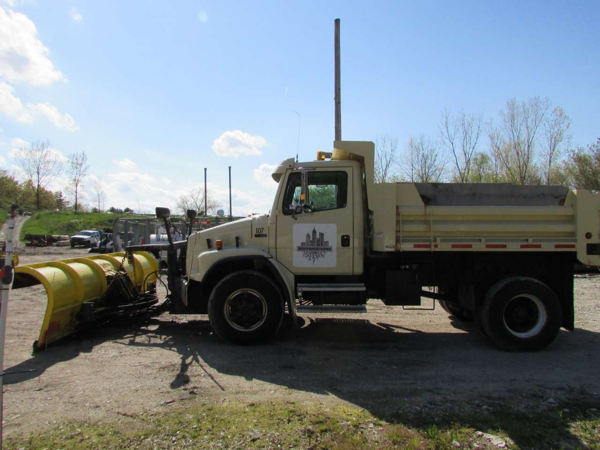 1998 Freightliner FL80 Dump Truck - Image 3 of 17