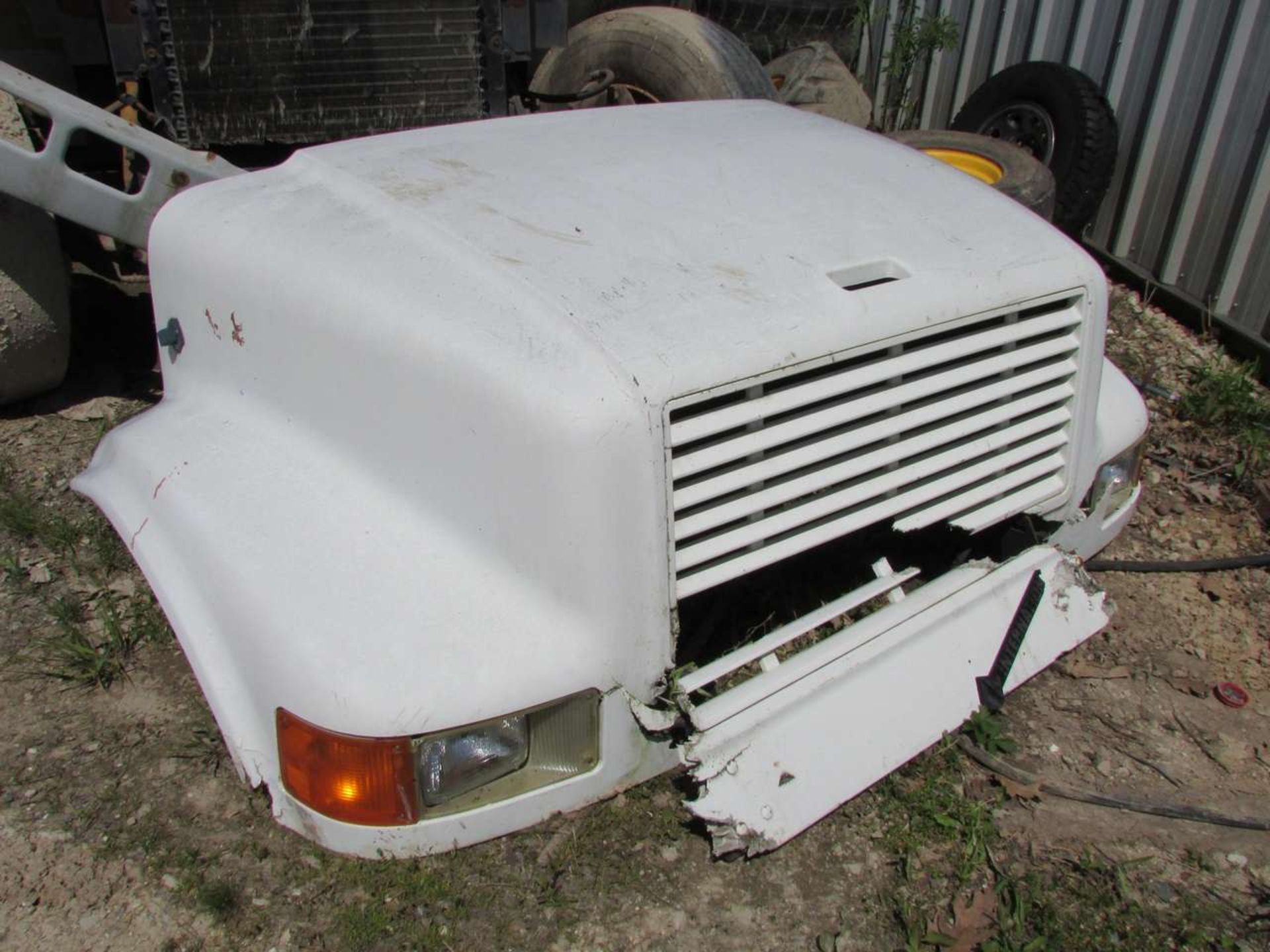 1996 International 4900 4x2 Dump Truck - Image 3 of 9