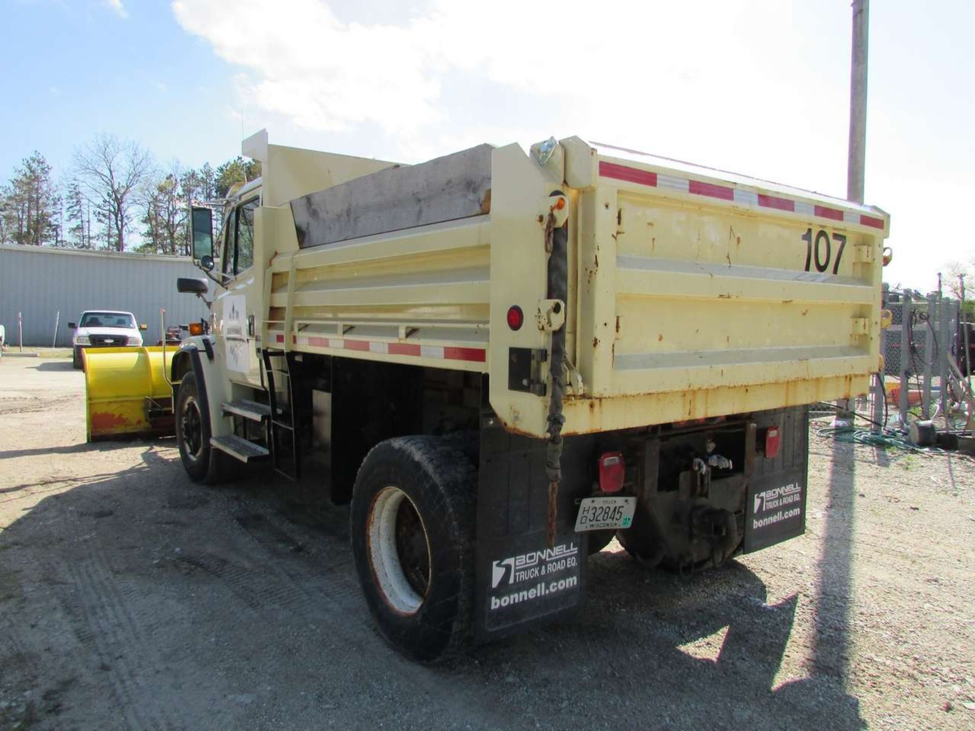 1998 Freightliner FL80 Dump Truck - Image 5 of 17