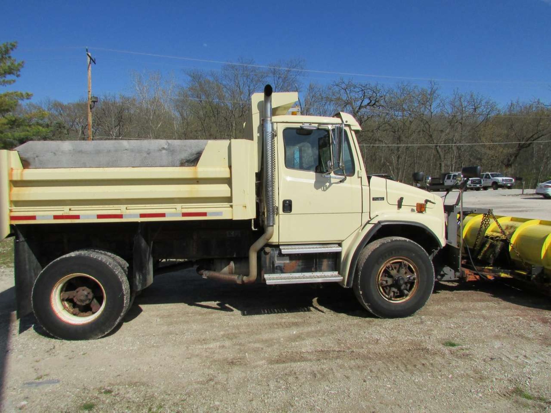 1998 Freightliner FL80 Dump Truck - Image 8 of 17