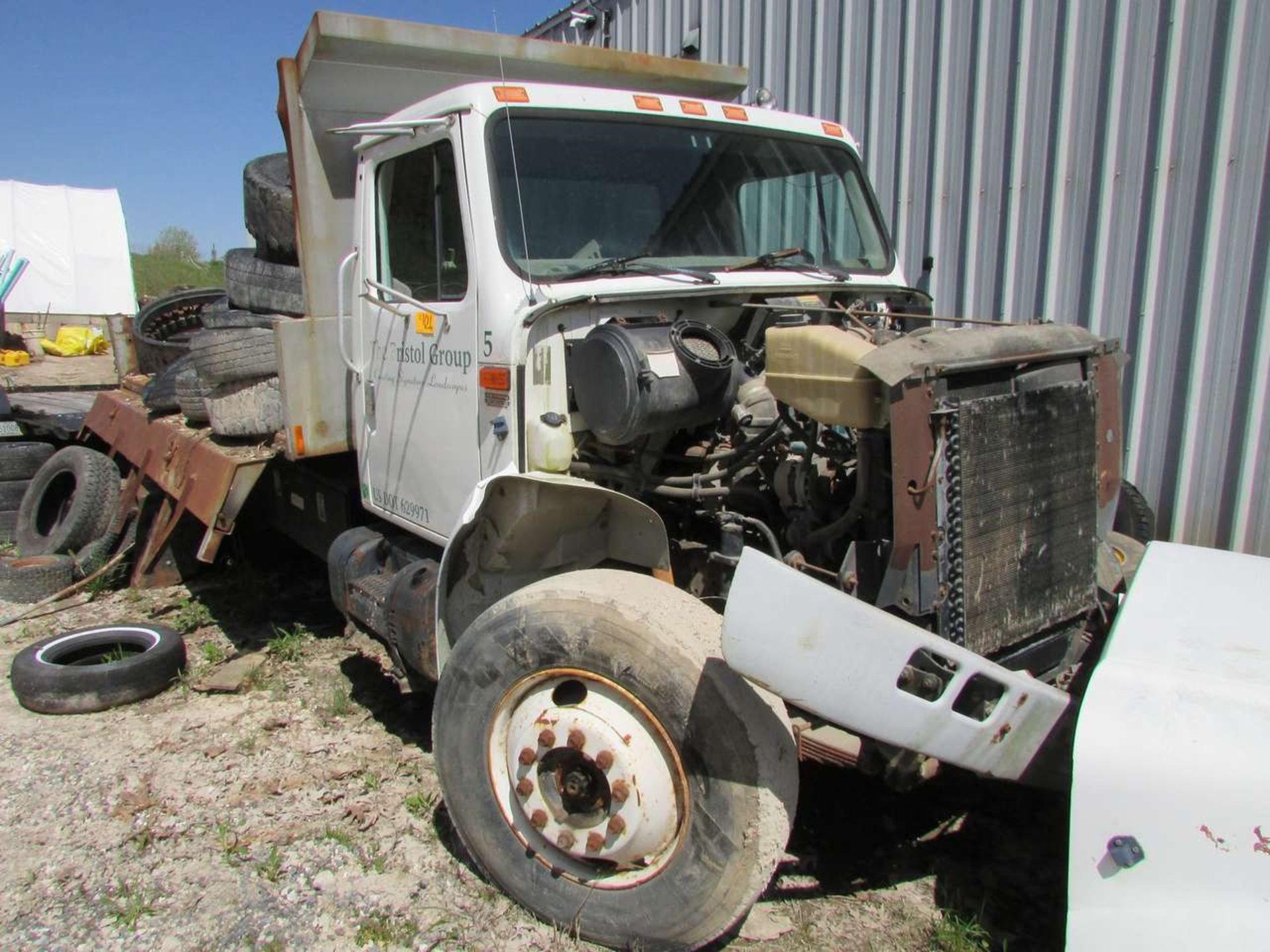 1996 International 4900 4x2 Dump Truck - Image 2 of 9