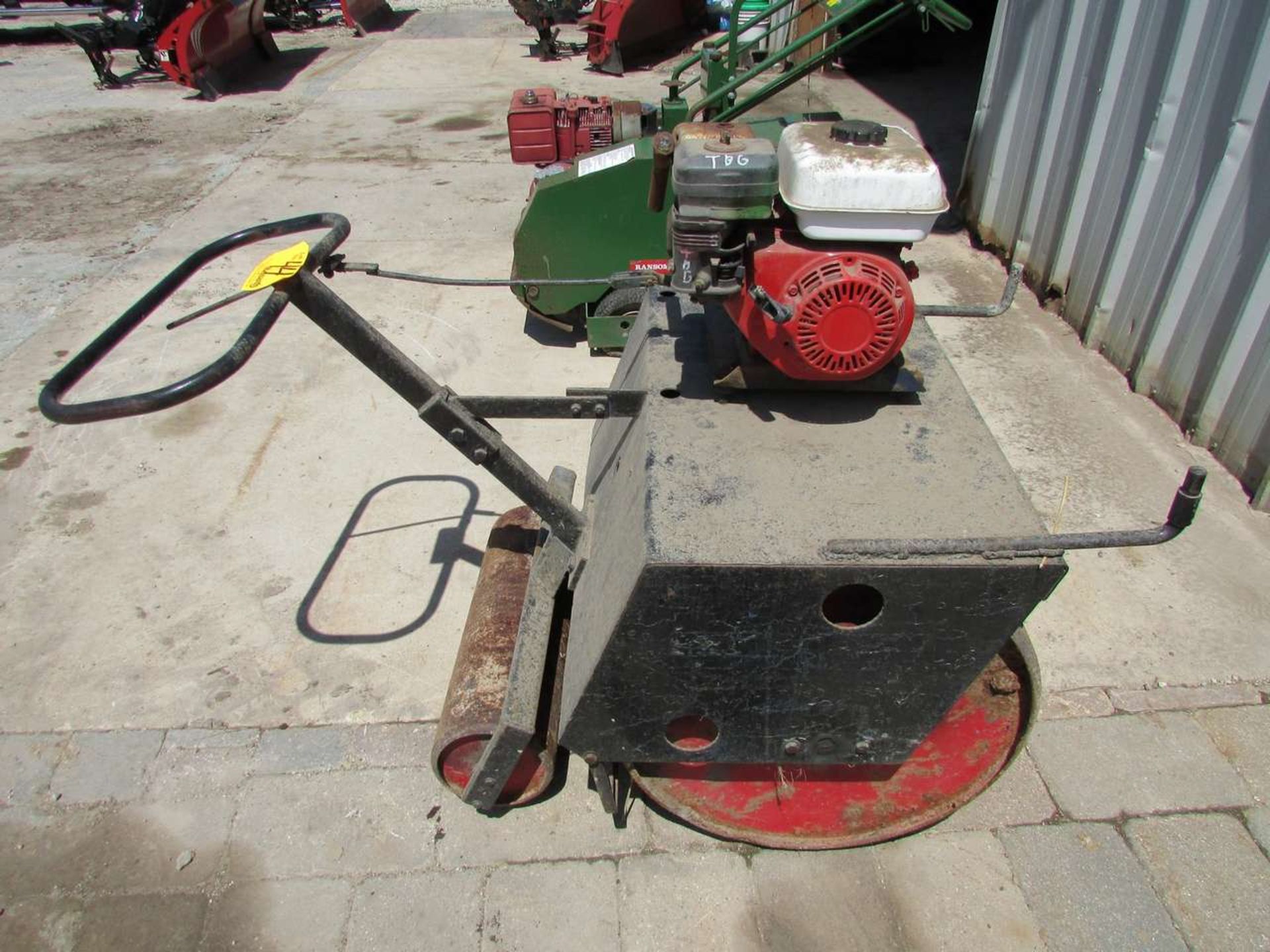 Brouwer TR130 30" Walk-Behind Gas Powered Sod Roller - Image 4 of 8