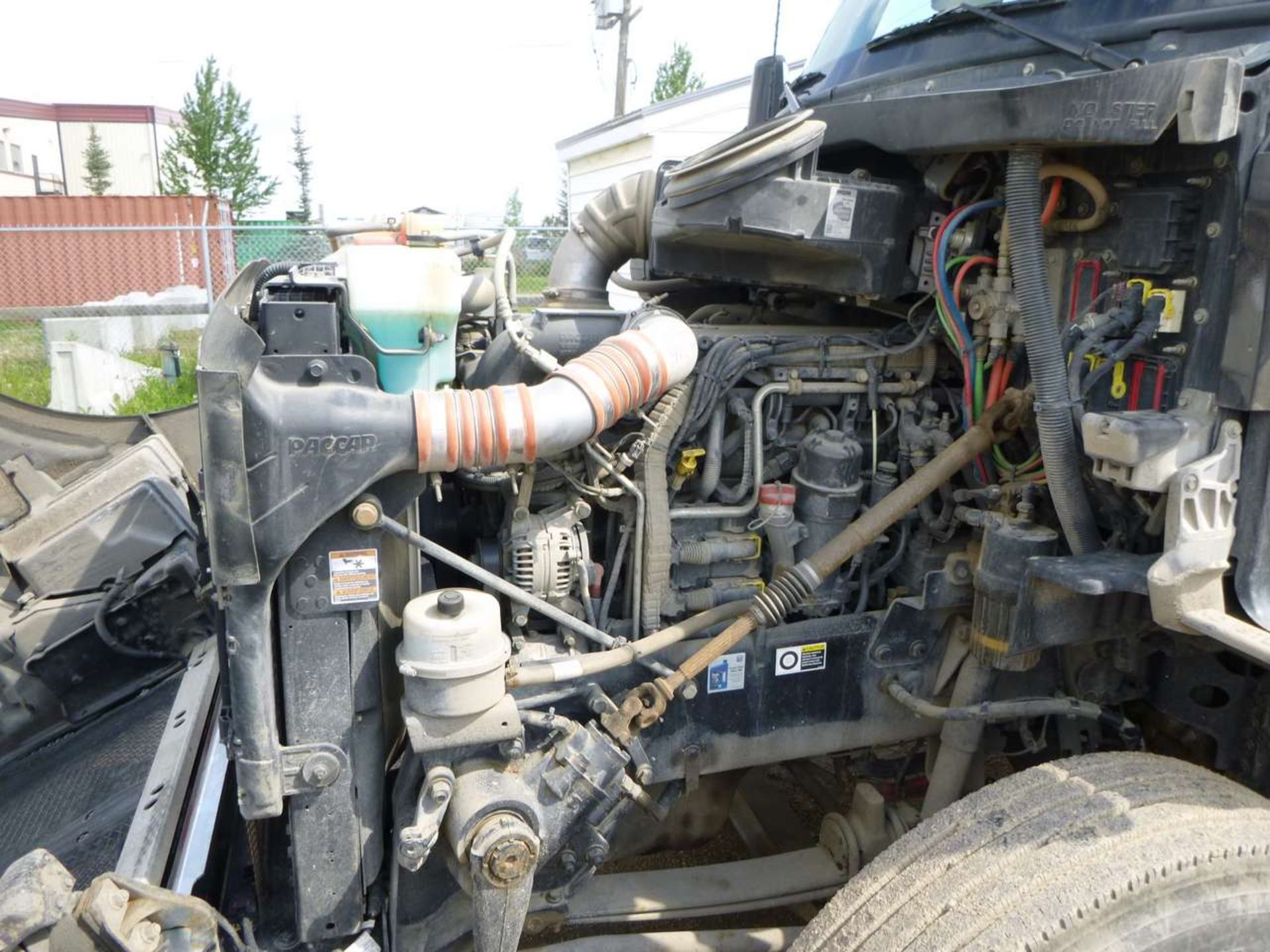 2015 Kenworth T800 (T880) Tandem Axle Tractor - Image 14 of 14