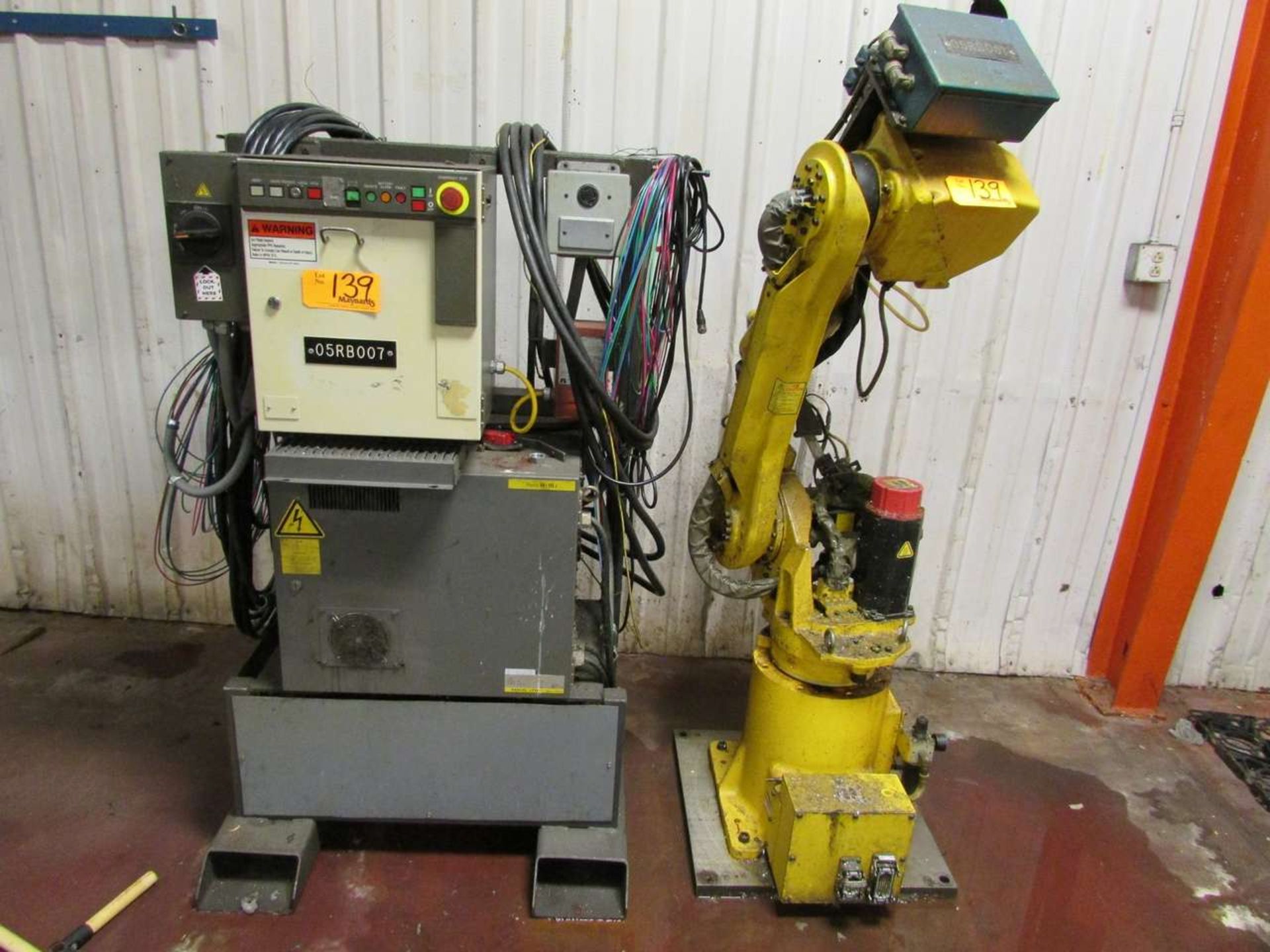 2000 Fanuc M-16i 6 Axis Robot