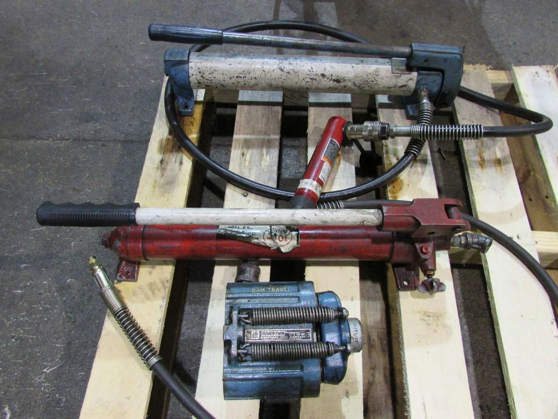 Hydraulic Hand Pumps - Image 2 of 2