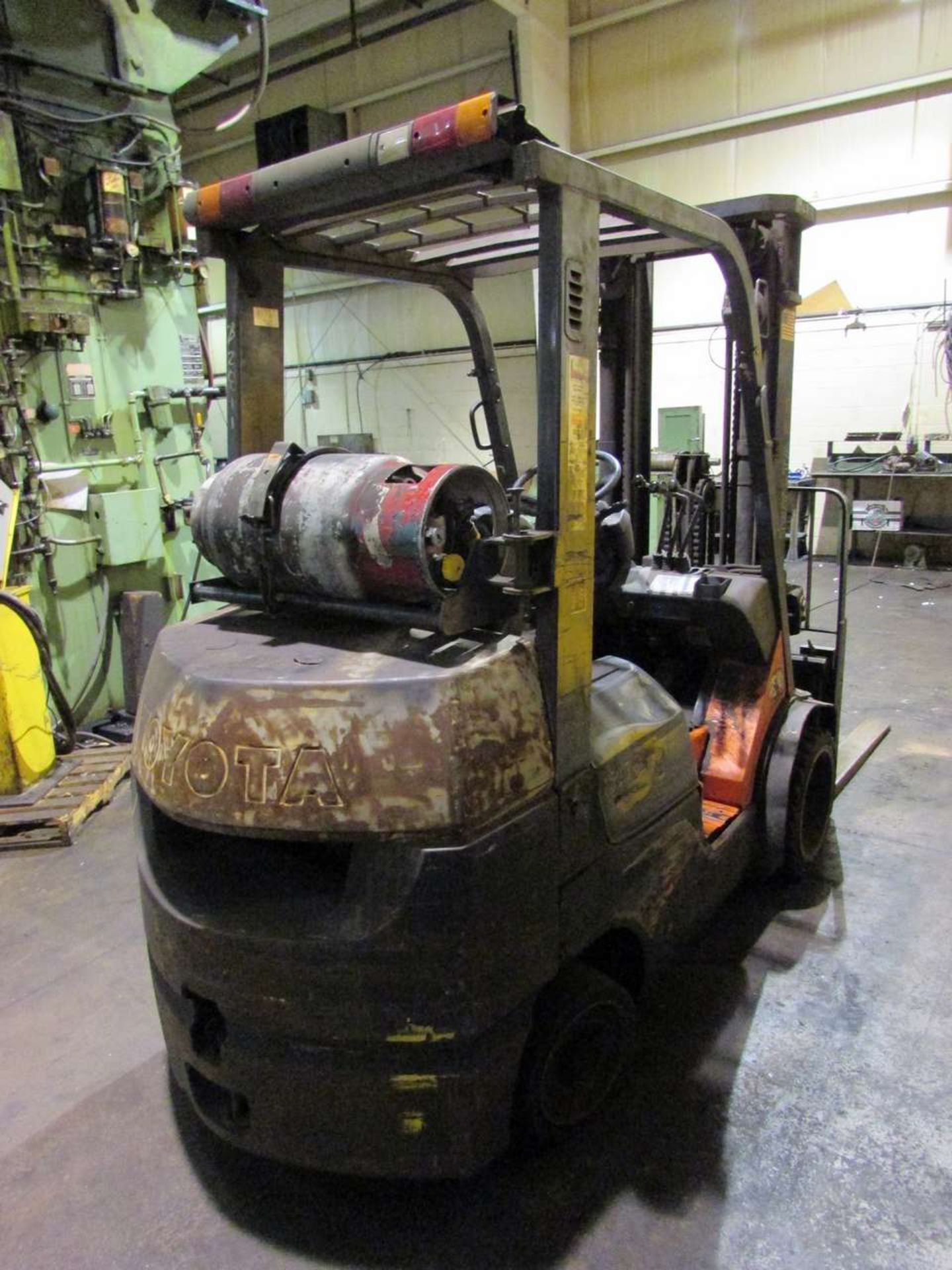 Toyota 7FGCU30 LP Fork Truck - Image 4 of 8