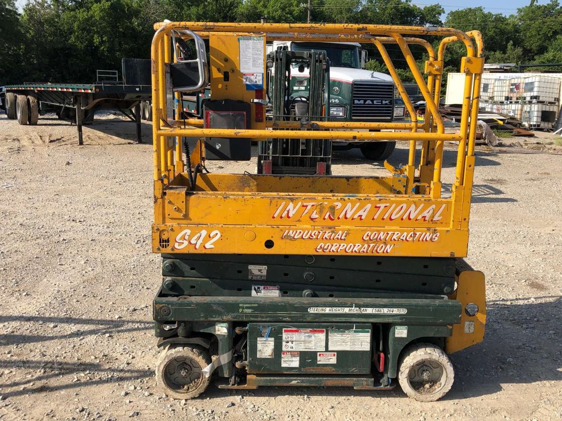 2000 Genie GS1930 Scissor Lift - Image 3 of 5