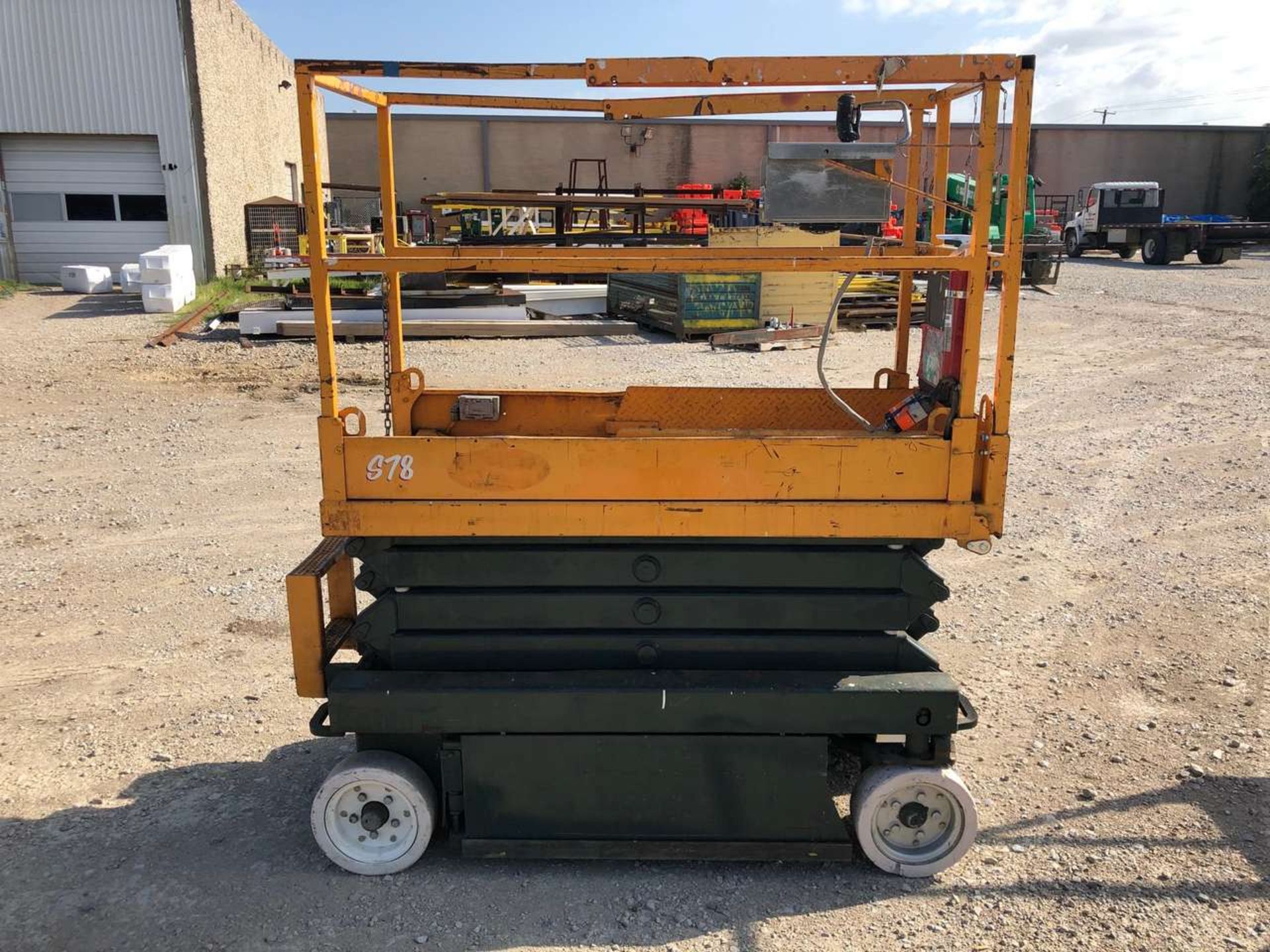 2004 SkyJack SJIII3219 Scissor Lift