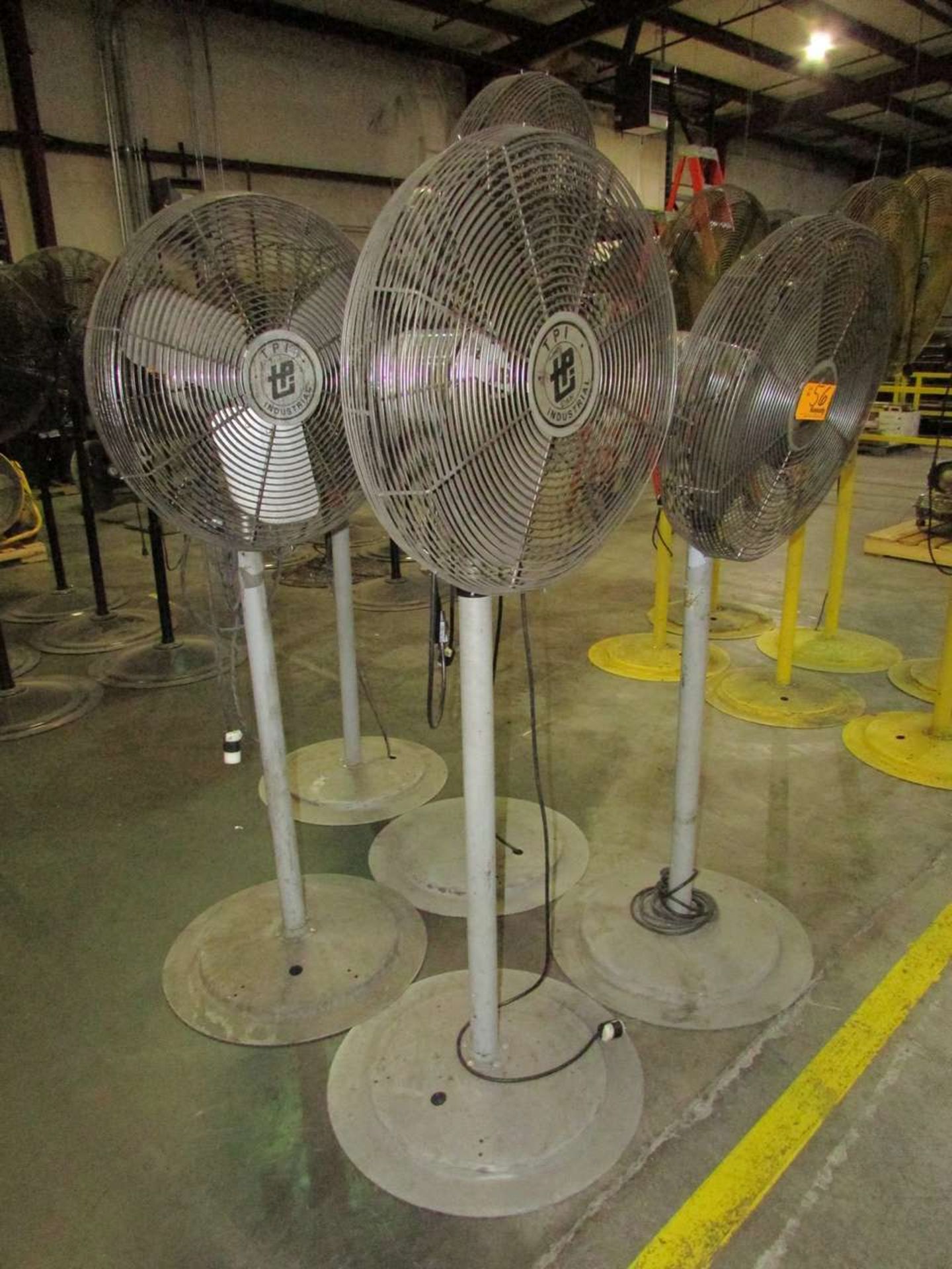 TPI Industrial NSC-243 24" Pedestal Fans - Image 2 of 2