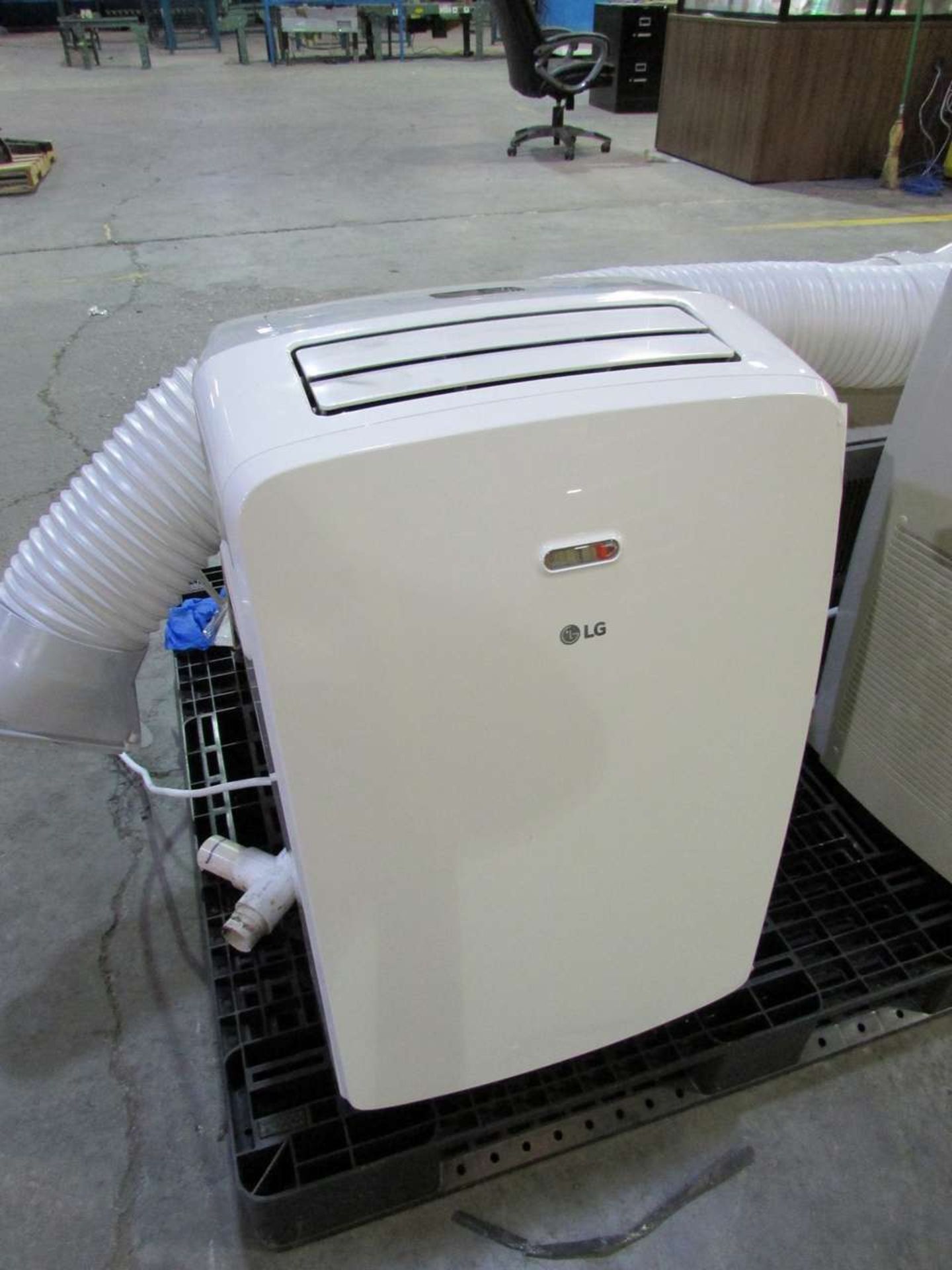 Air Conditioners - Image 2 of 3