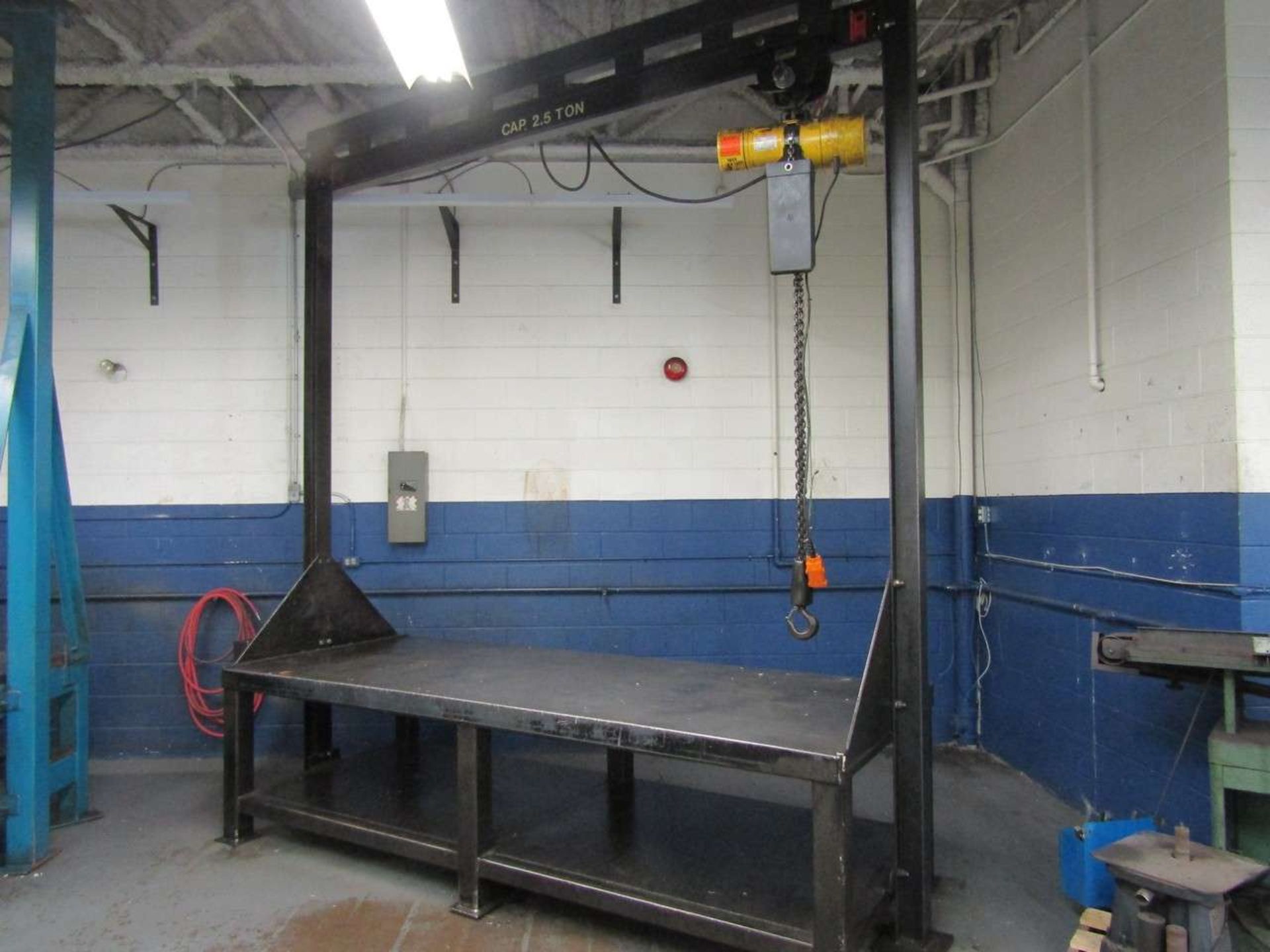 Work Shop Table with 2.5 Ton Attached Crane