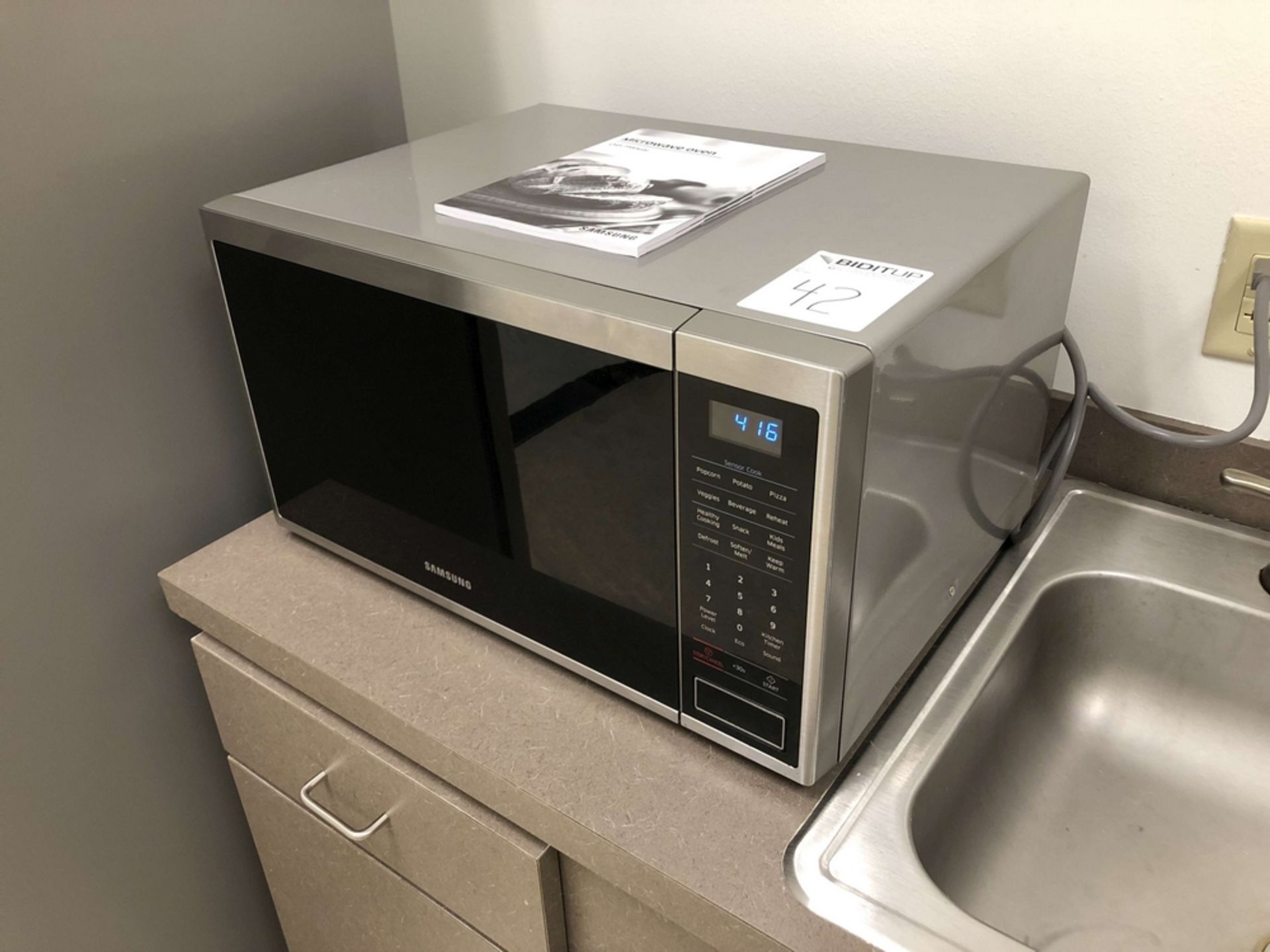 2017 Samsung 1.6 kW Microwave, Model MS14K6000AS