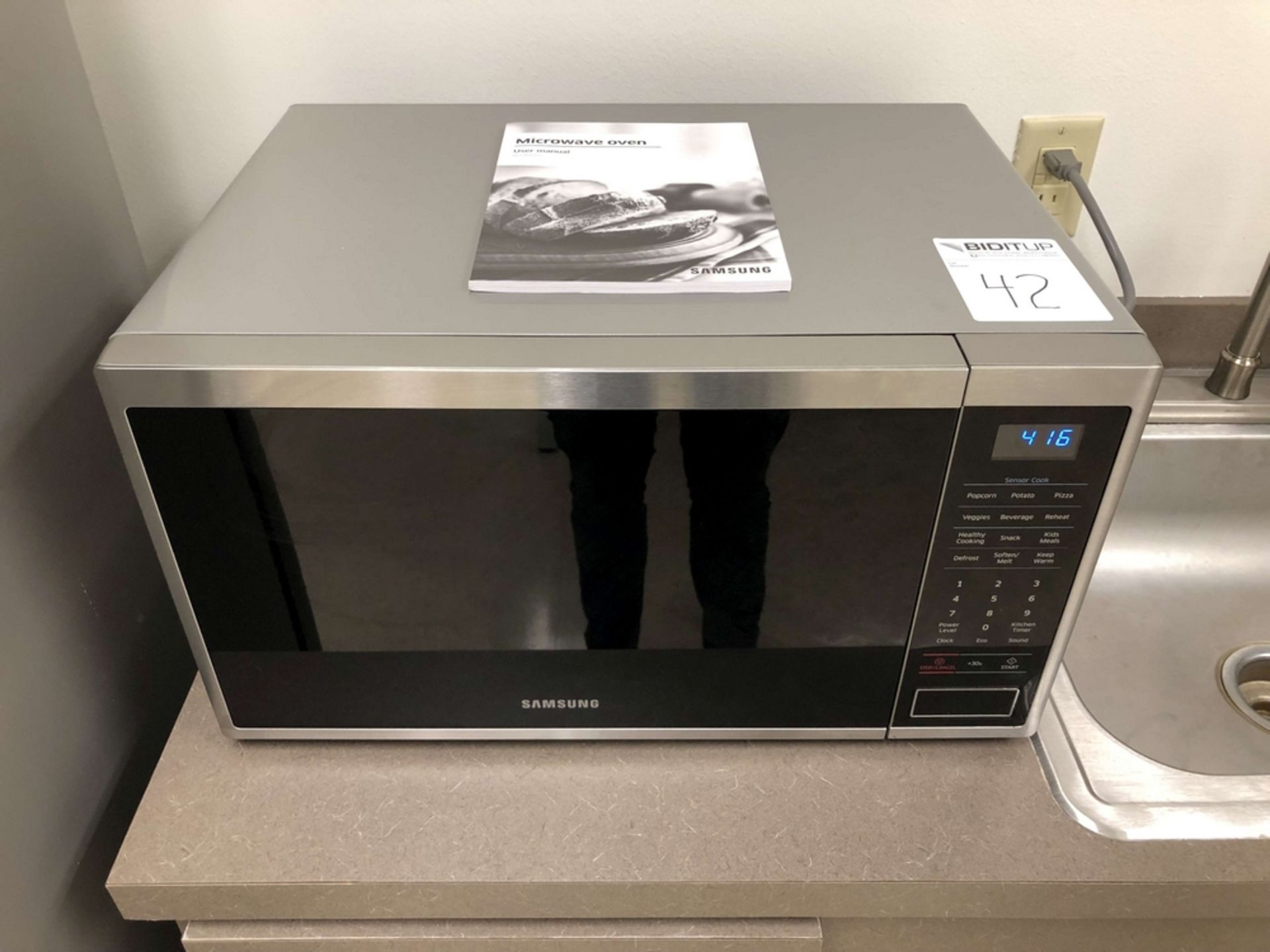 2017 Samsung 1.6 kW Microwave, Model MS14K6000AS - Image 2 of 3