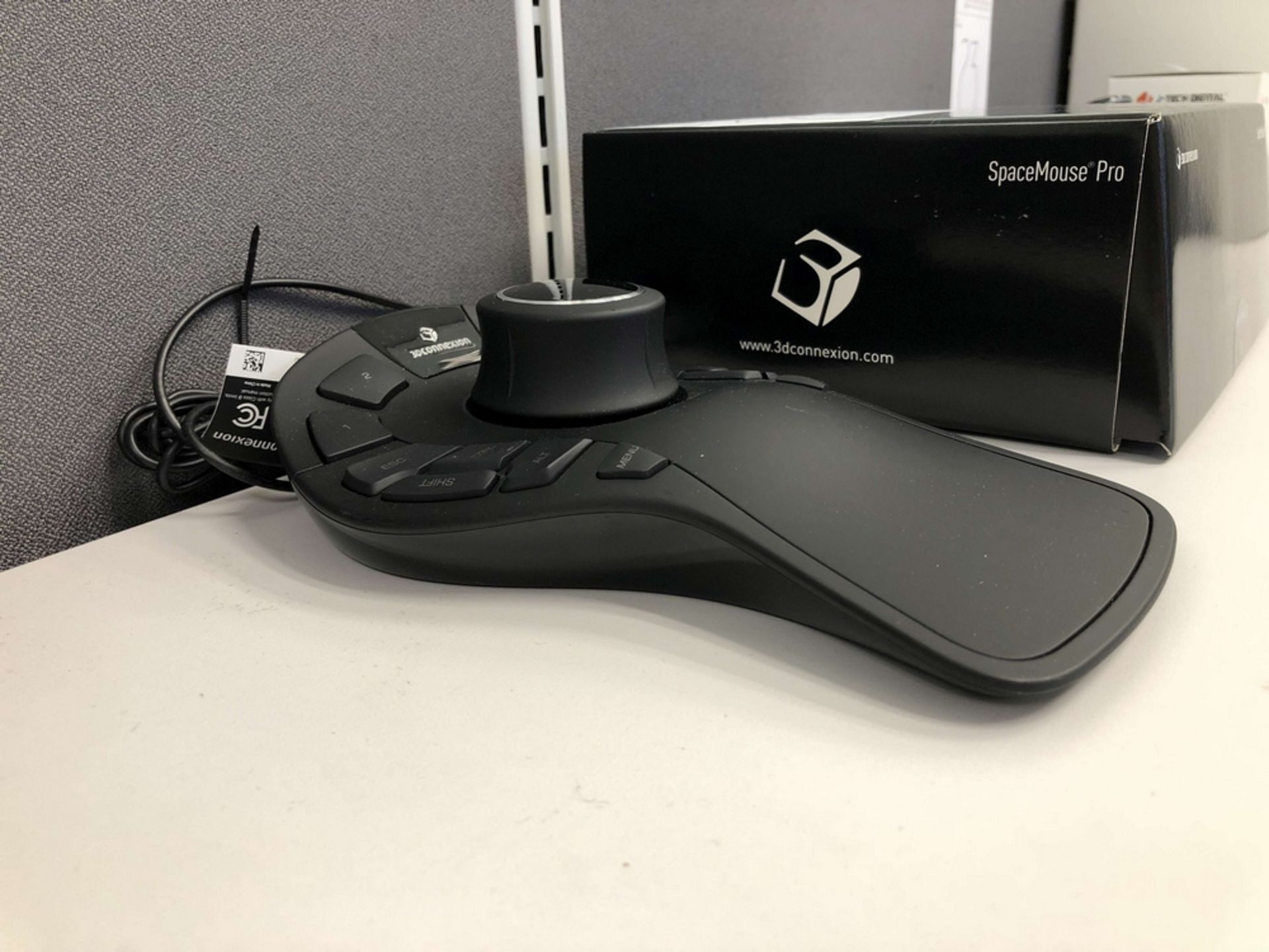 3DConnexion SpaceMouse Pro 3D Mouse - Image 2 of 2